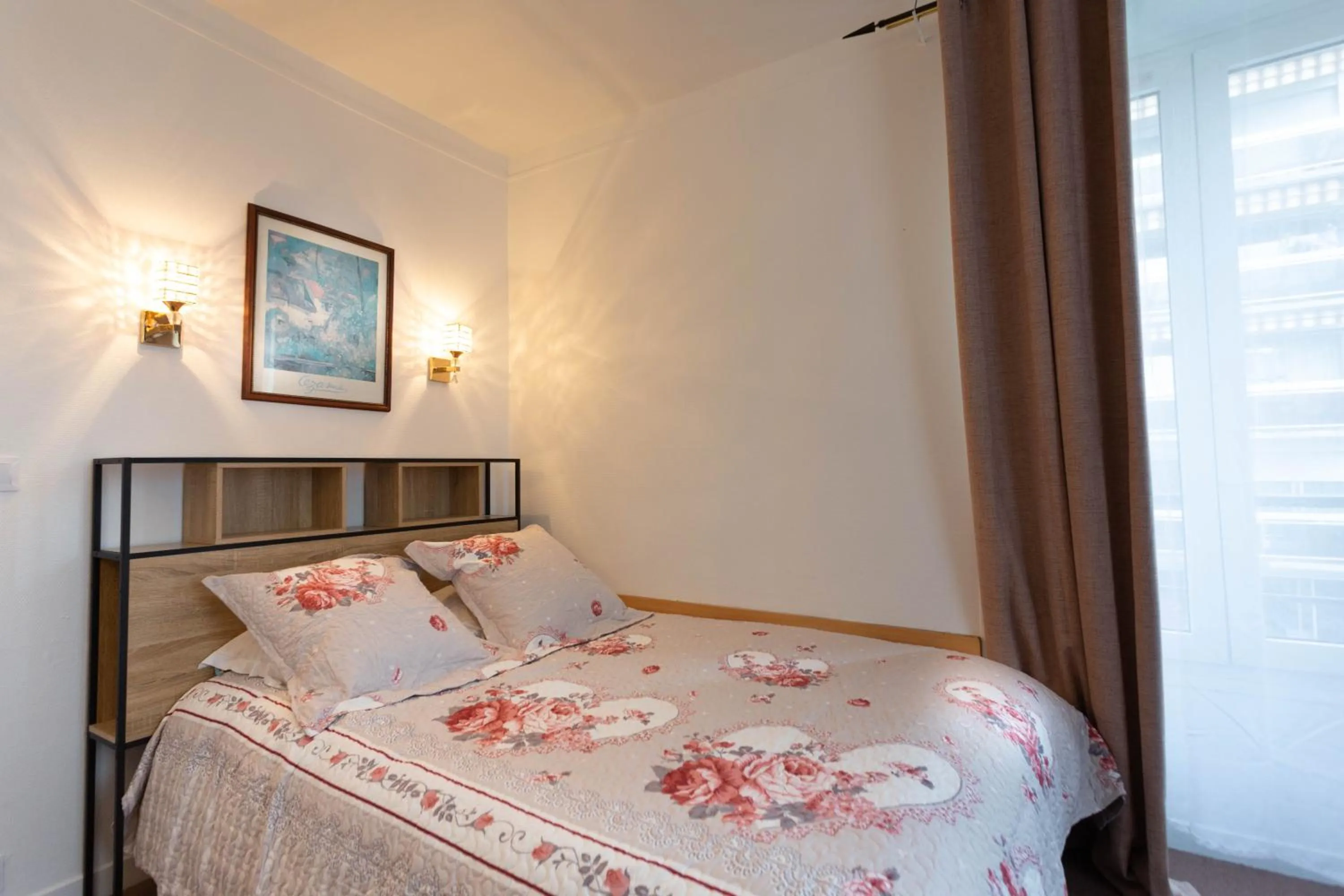 Bedroom in Ideal Hotel