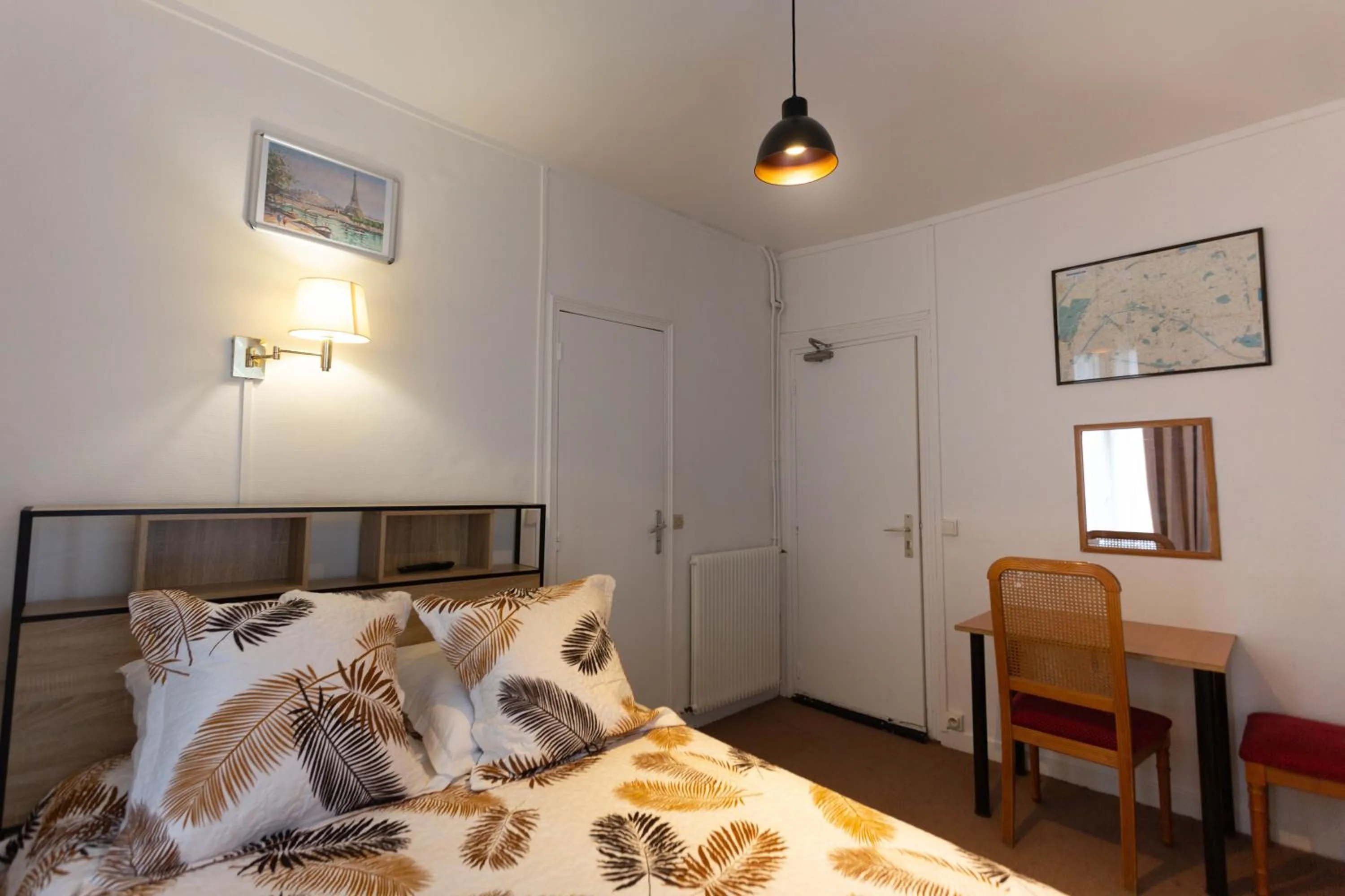 Bedroom in Ideal Hotel