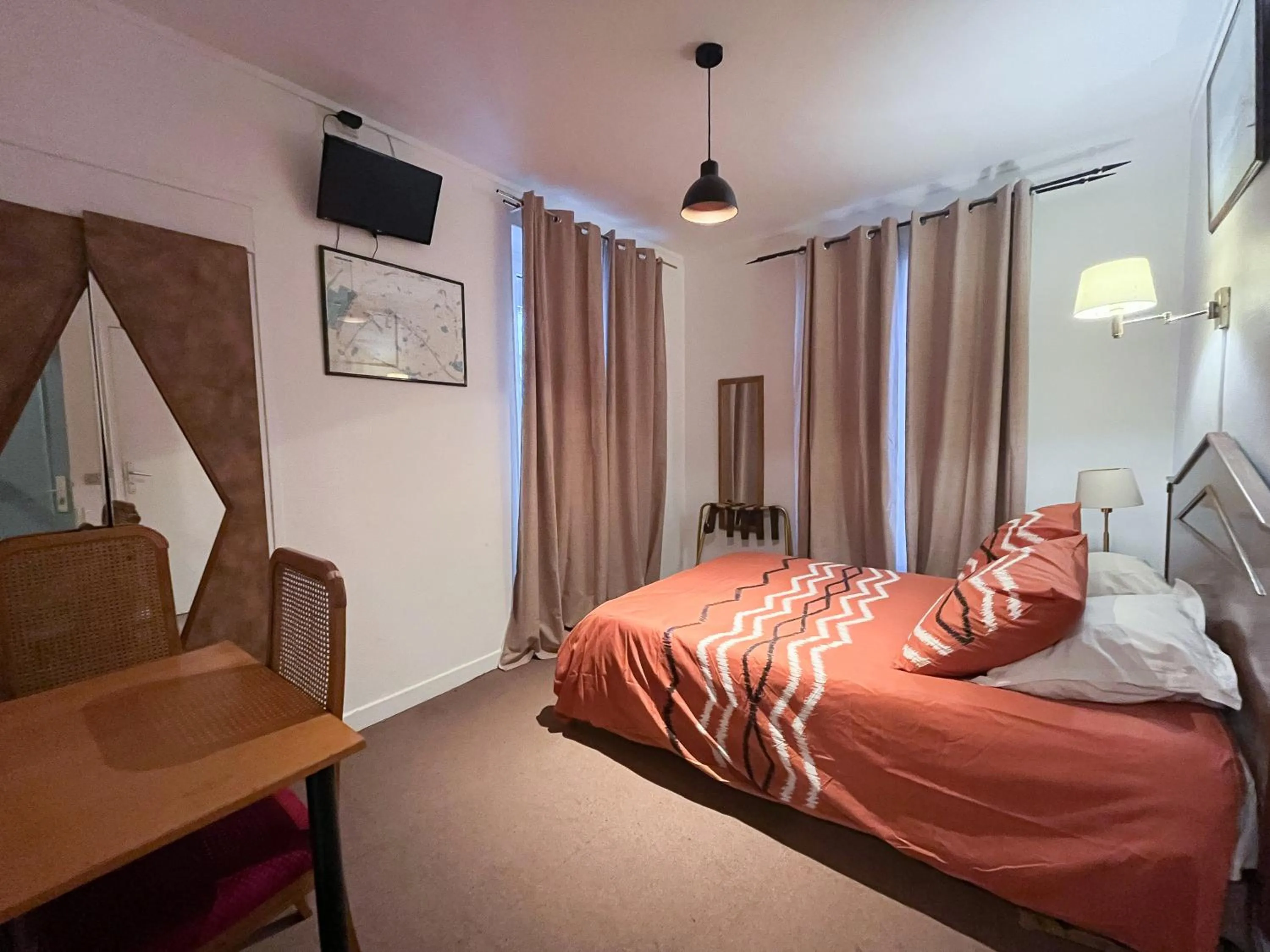 Photo of the whole room in Ideal Hotel