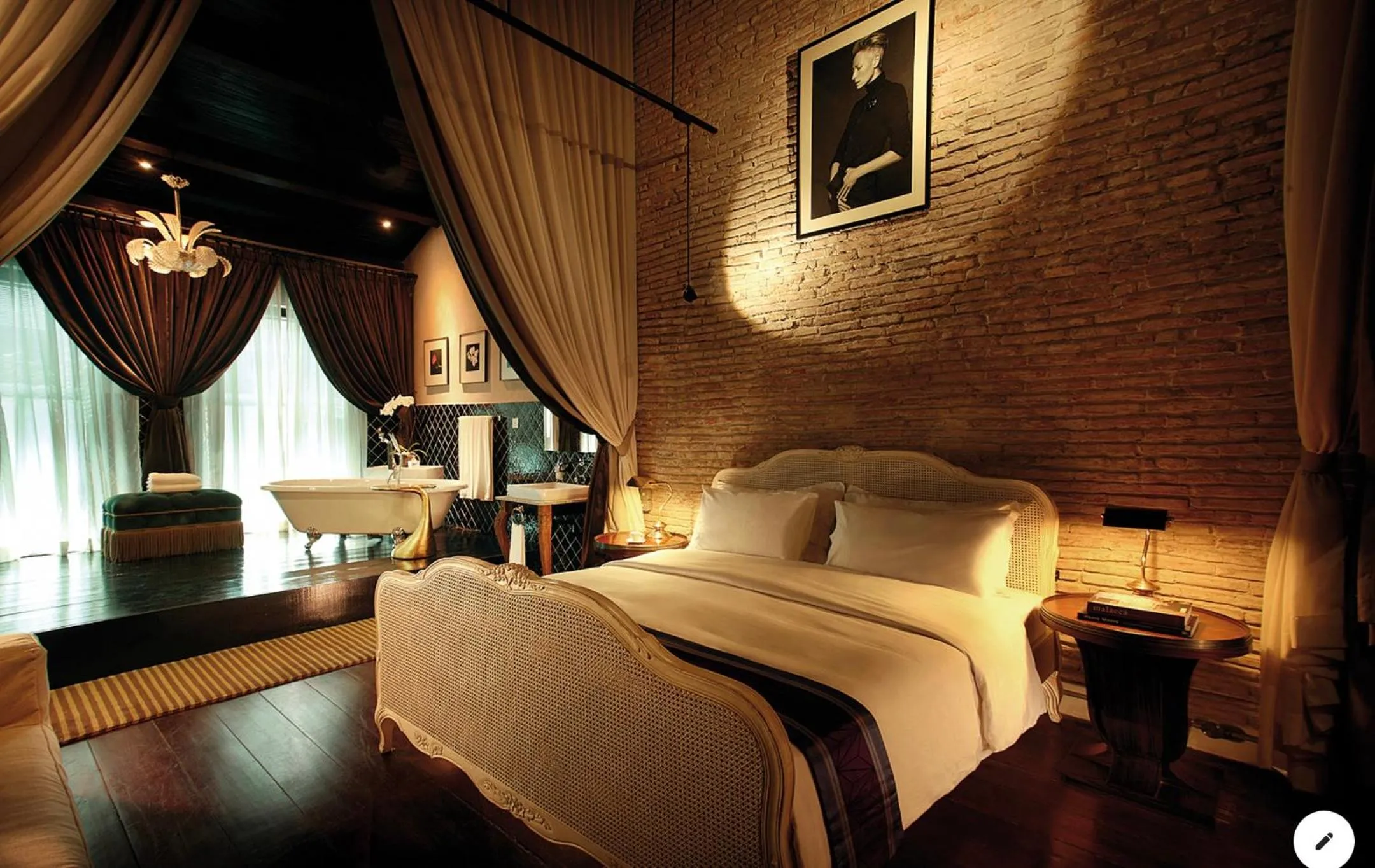 King Room in The Opposite Place