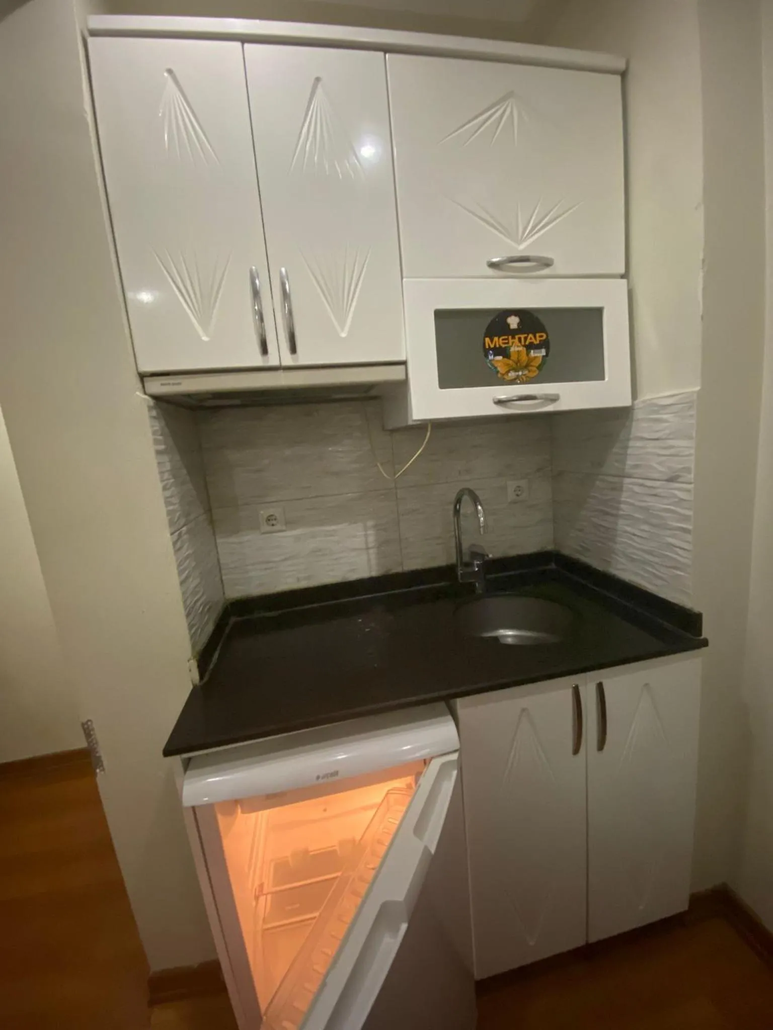 Kitchen or kitchenette in Birinci Apart Hotel