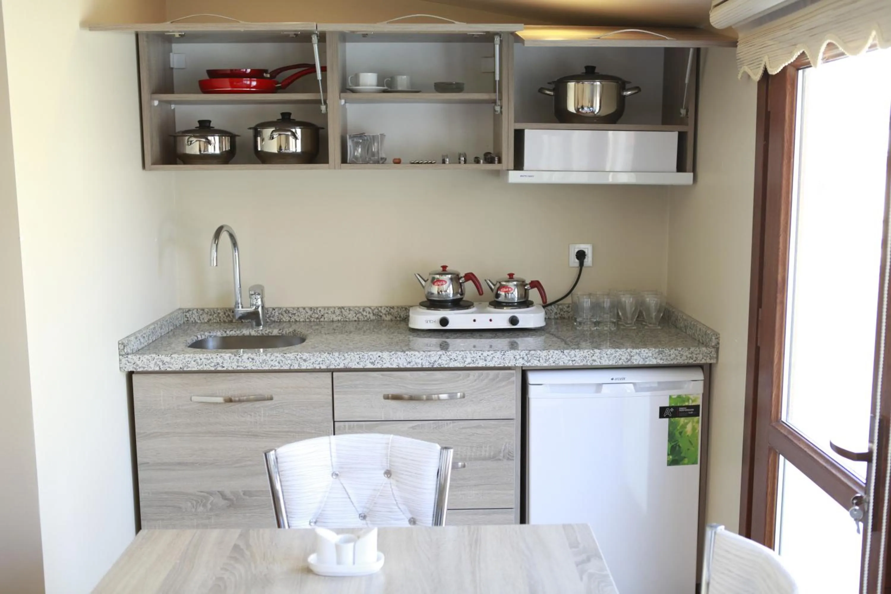 Kitchen or kitchenette in Birinci Apart Hotel