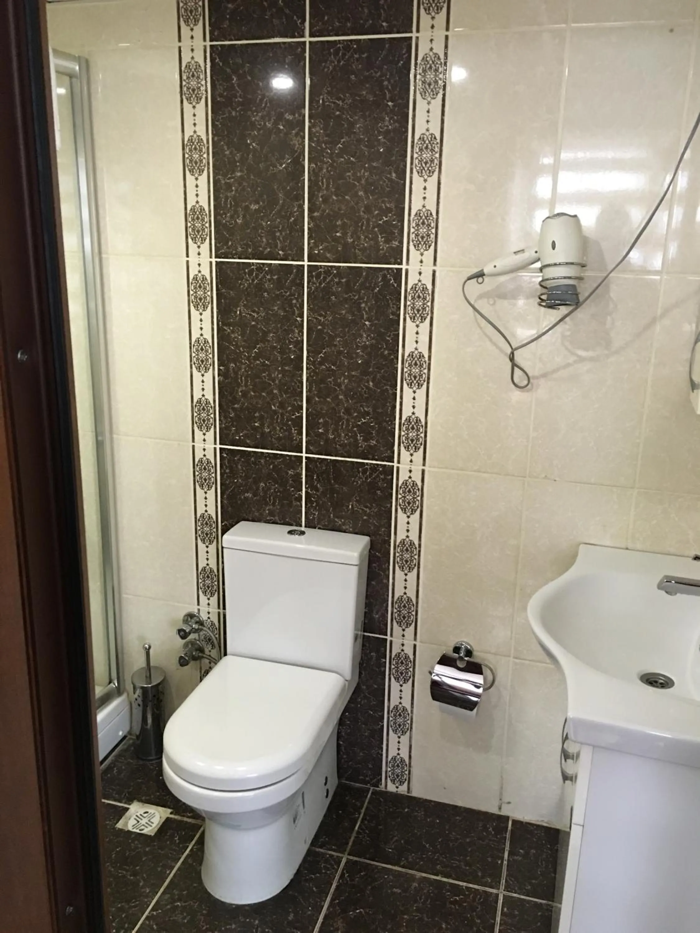Toilet in Birinci Apart Hotel
