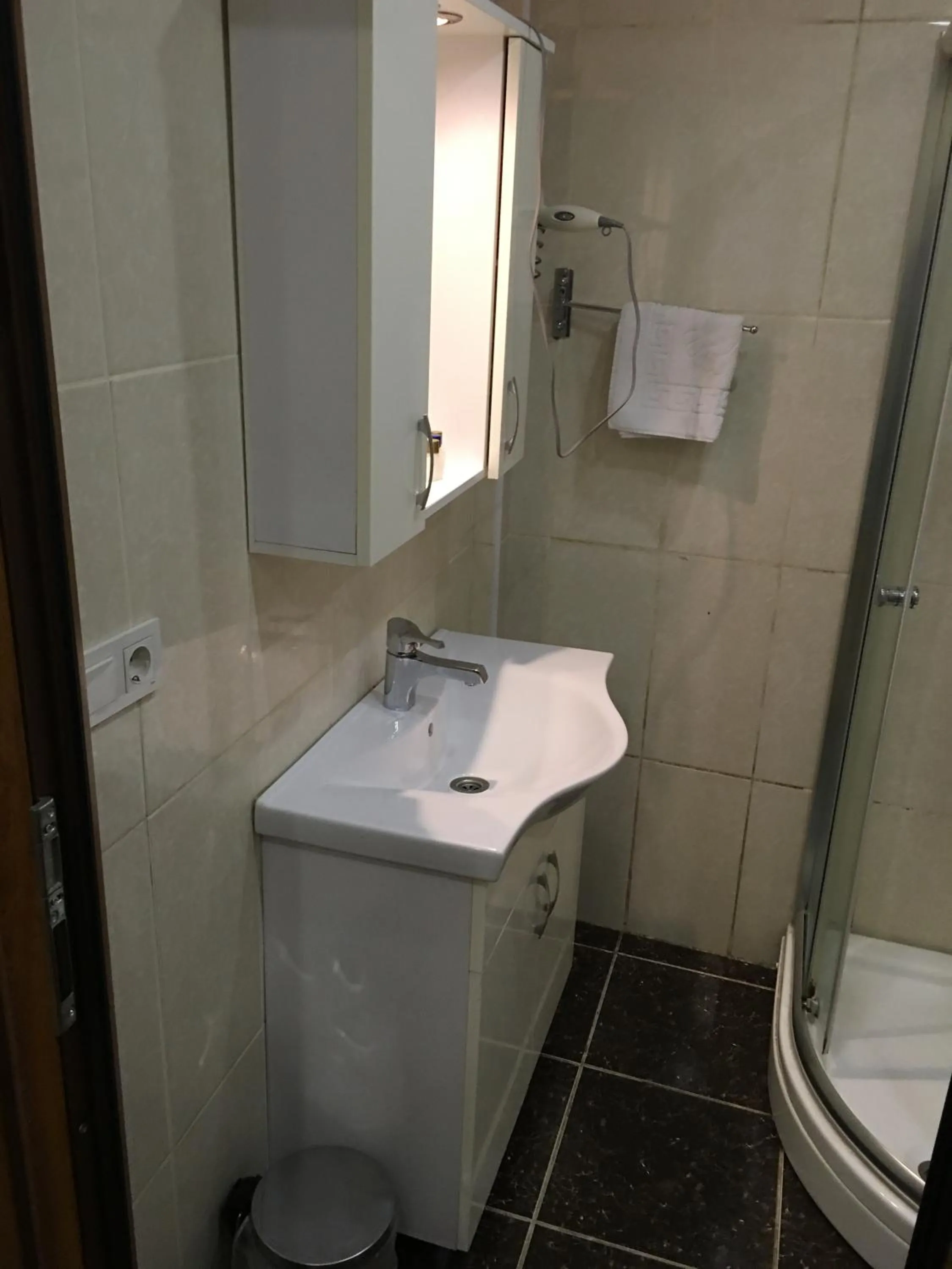 Toilet in Birinci Apart Hotel