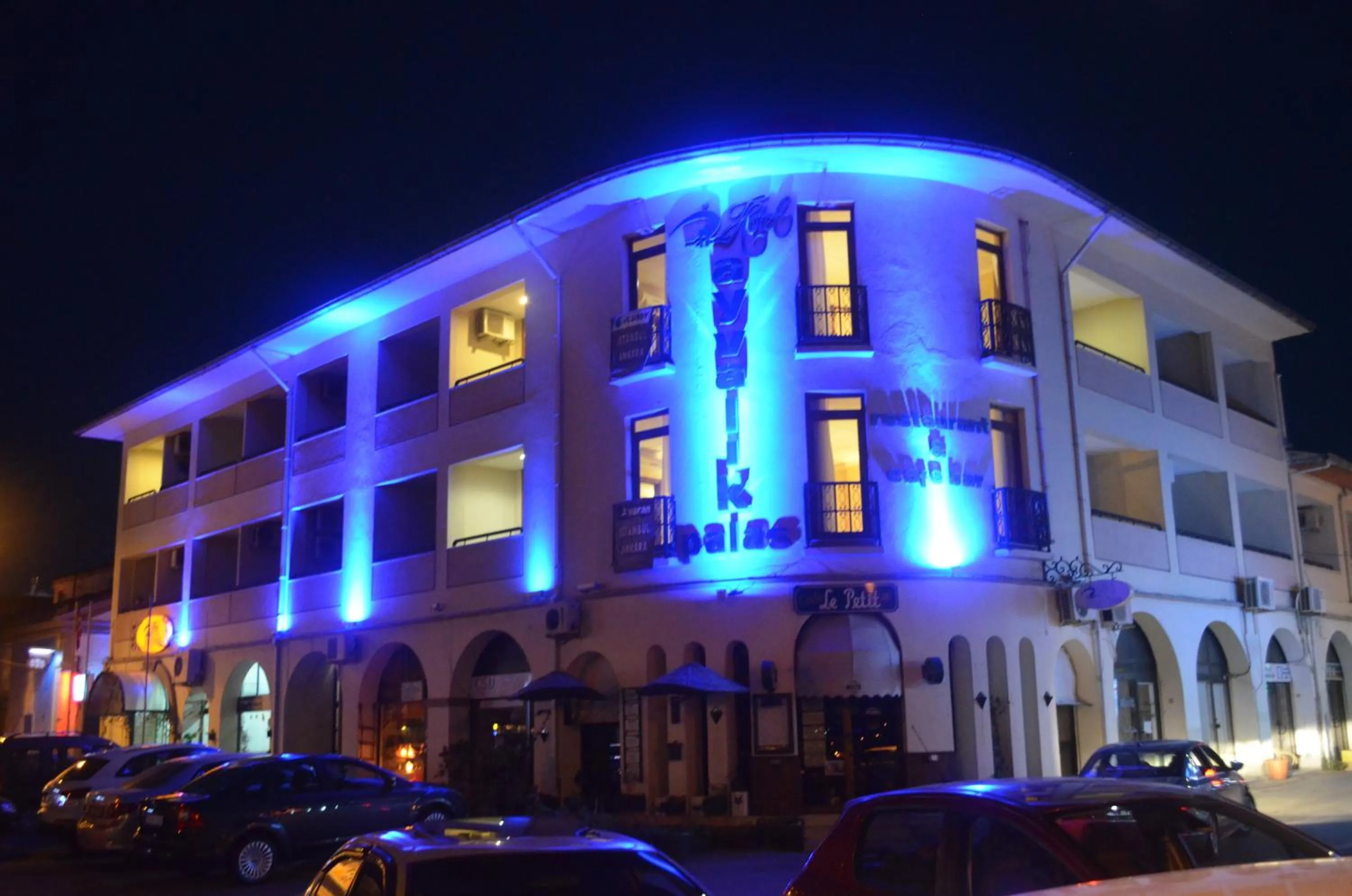 Facade/entrance in Ayvalık Palas Hotel