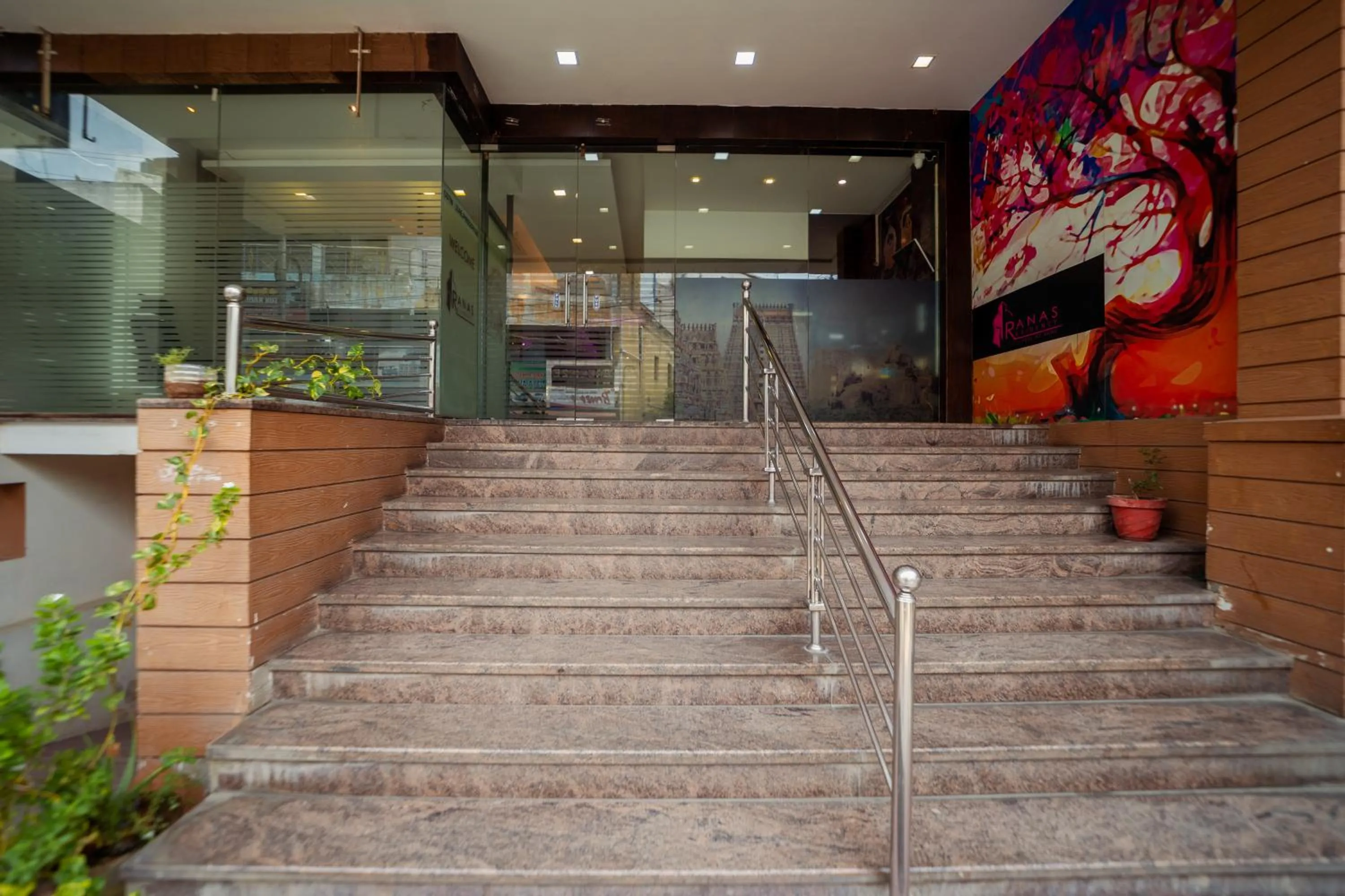 Facade/entrance in Ranas Residency