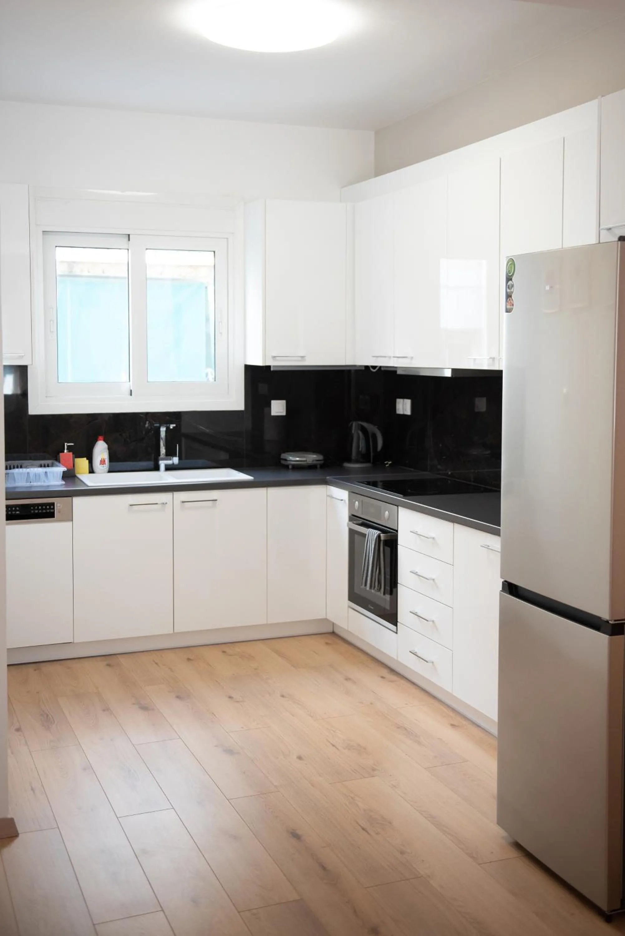 Newly renovated flat 500m from subway station (SKIATH_79)
