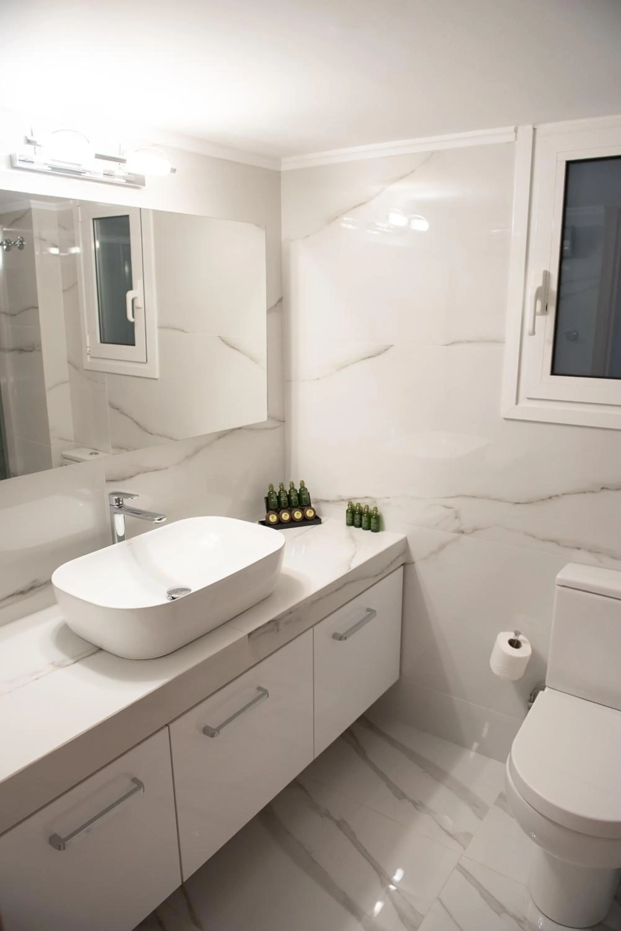 Newly renovated flat 500m from subway station (SKIATH_79)