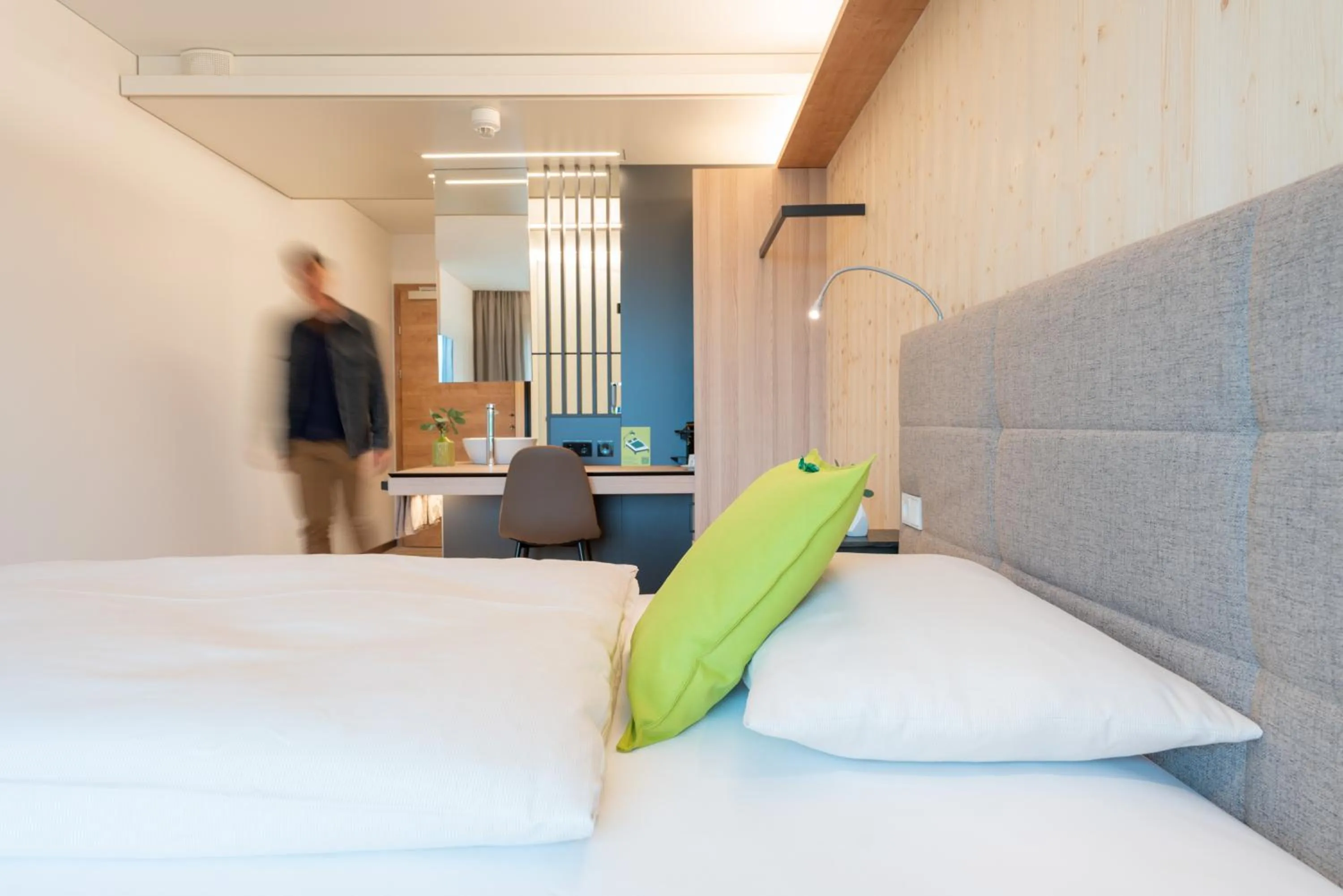 Photo of the whole room, Bed in eee Hotel Eberstalzell