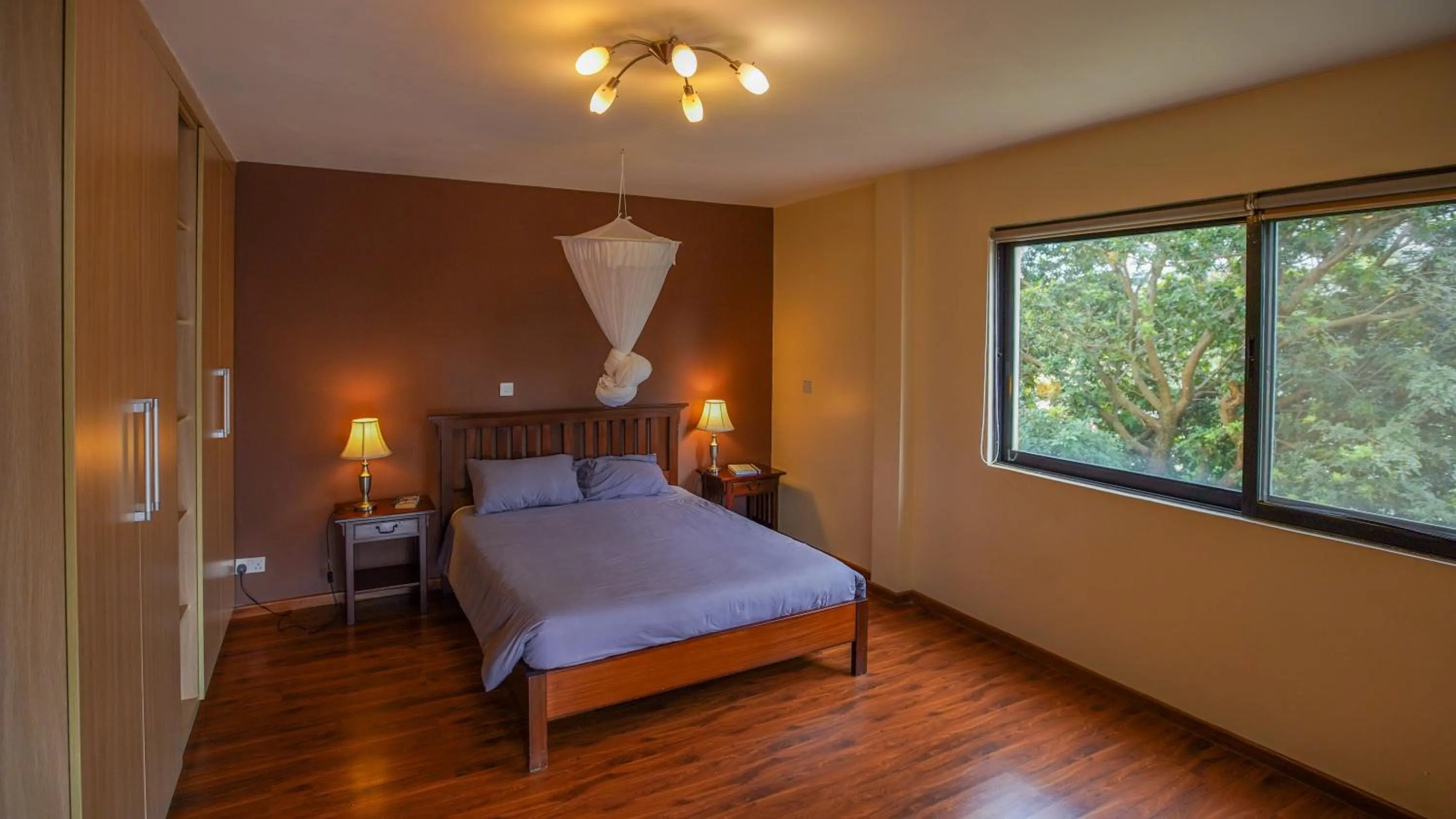 Bed in Warwick Centre