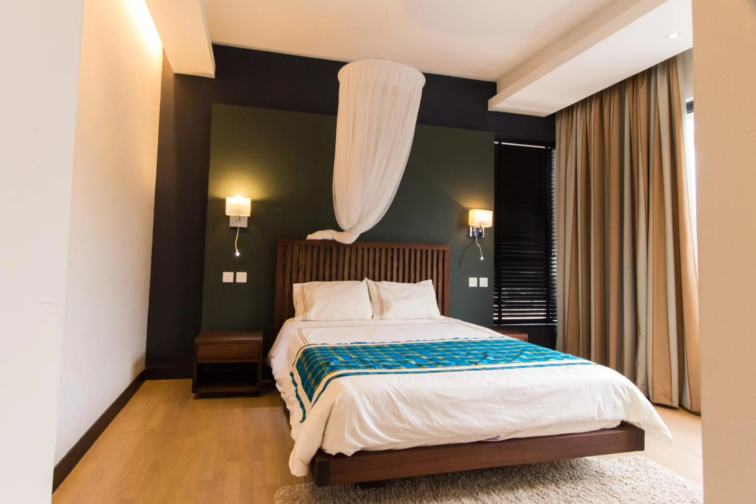 Bed in Warwick Centre