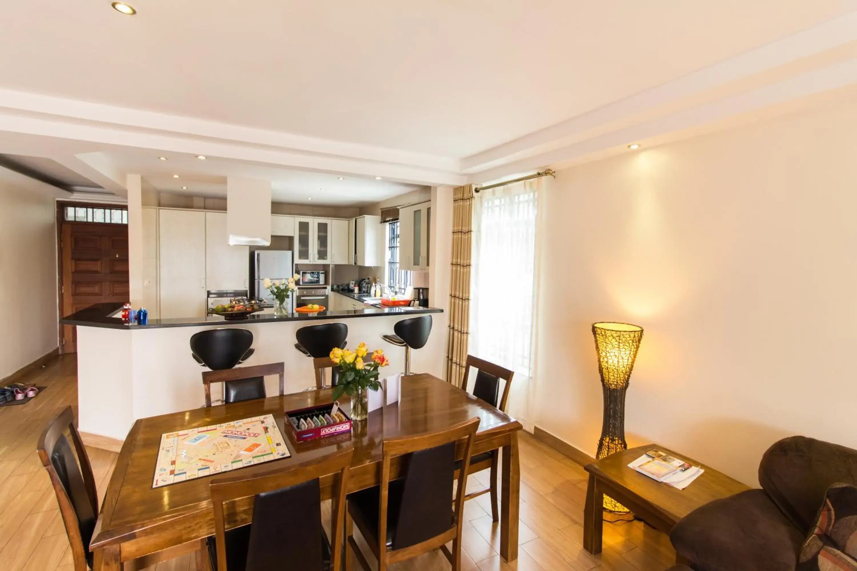 Three-Bedroom Apartment with Balcony in Warwick Centre Three-Bedroom Apartment with Balcony in Warwick Centre