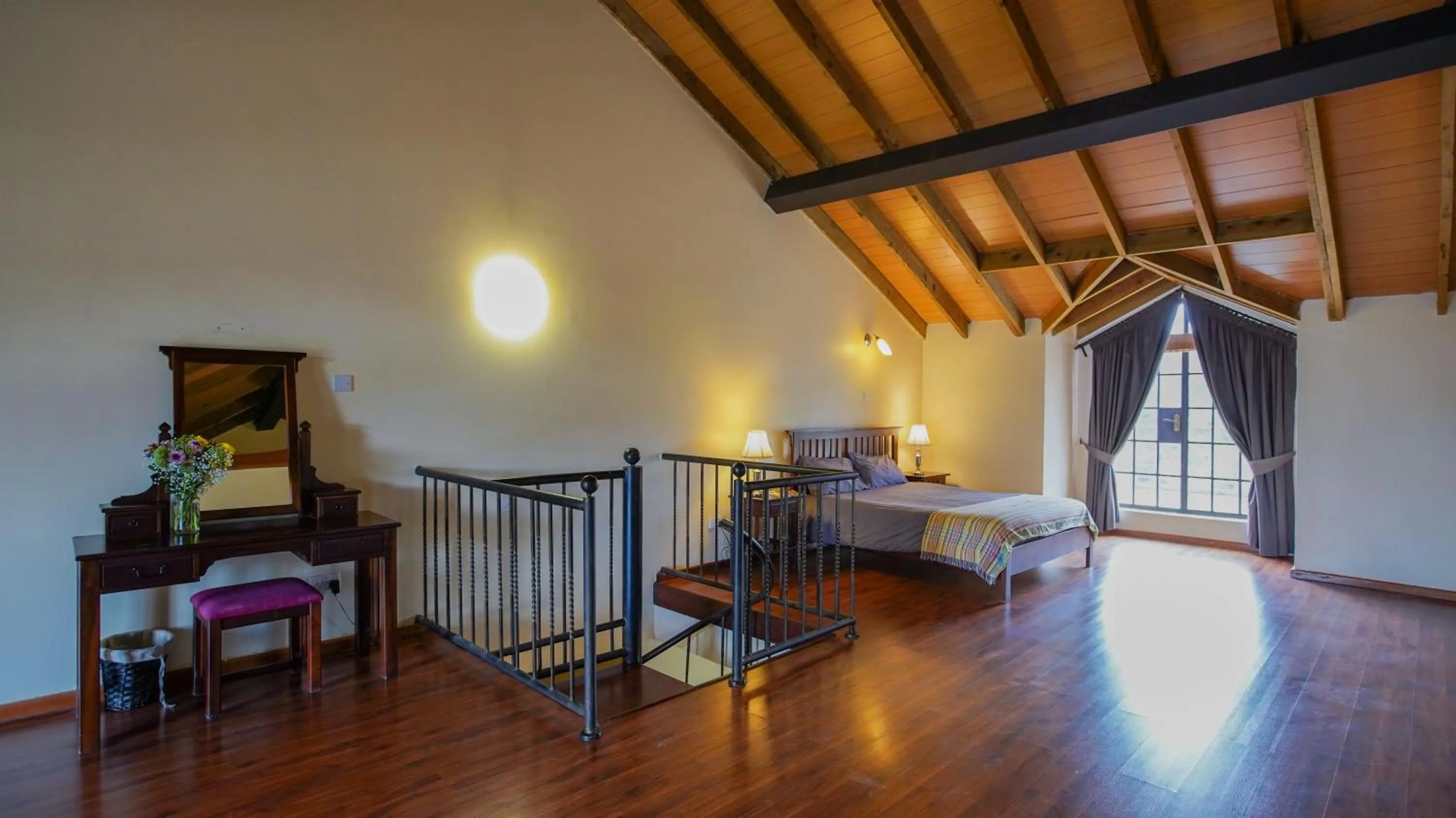 Bed in Warwick Centre