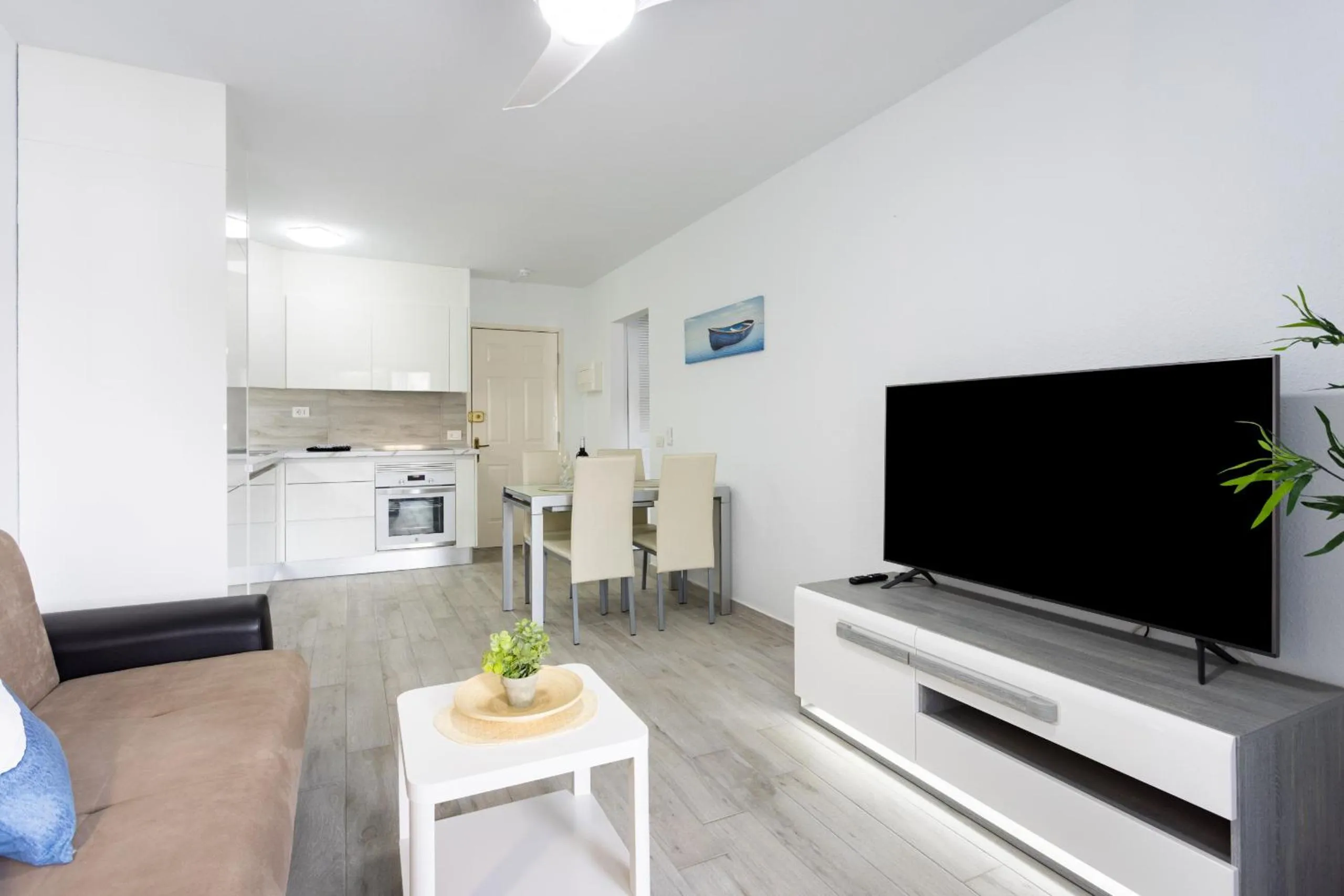 Dining area in Castle Harbour