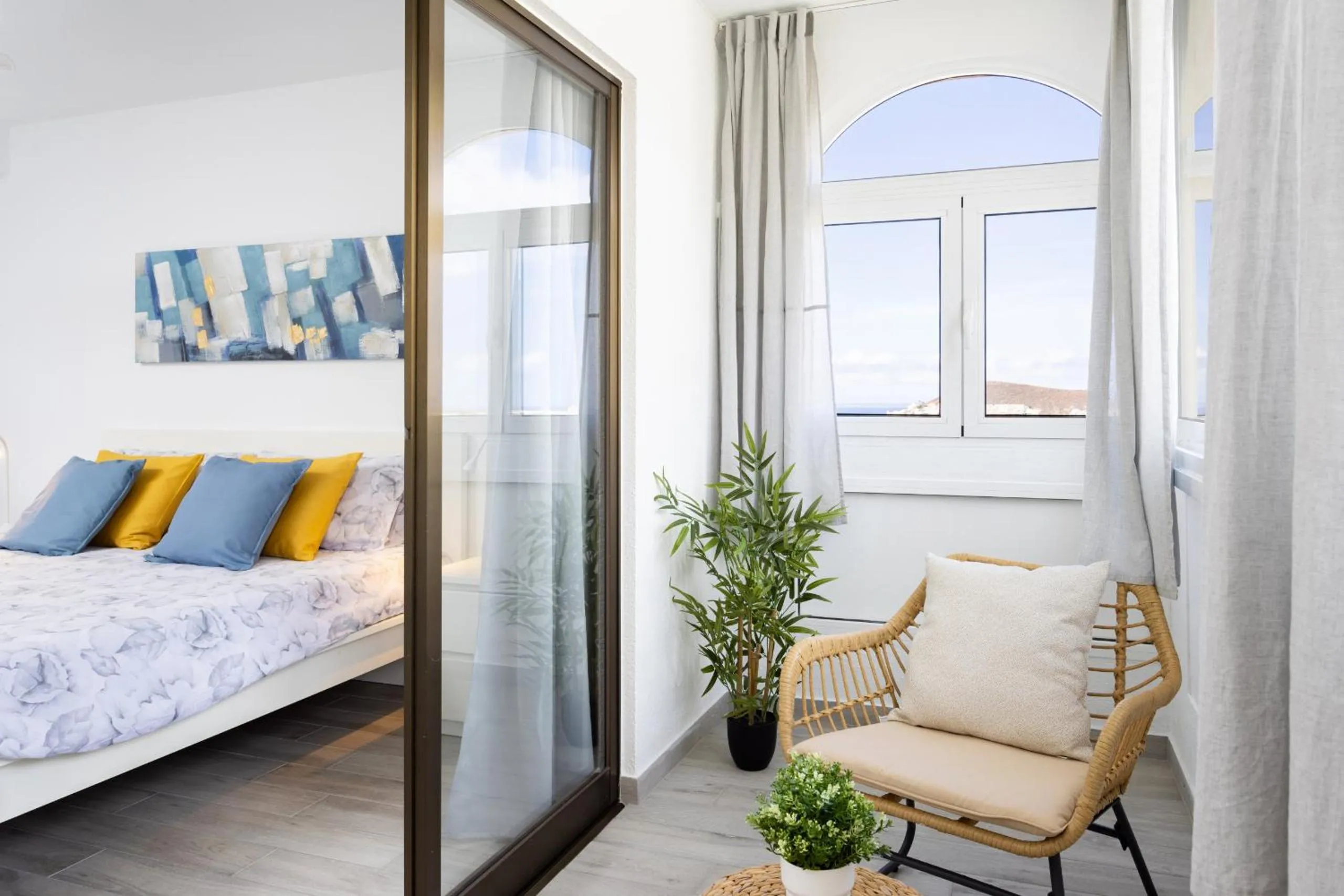 Balcony/Terrace, Bed in Castle Harbour