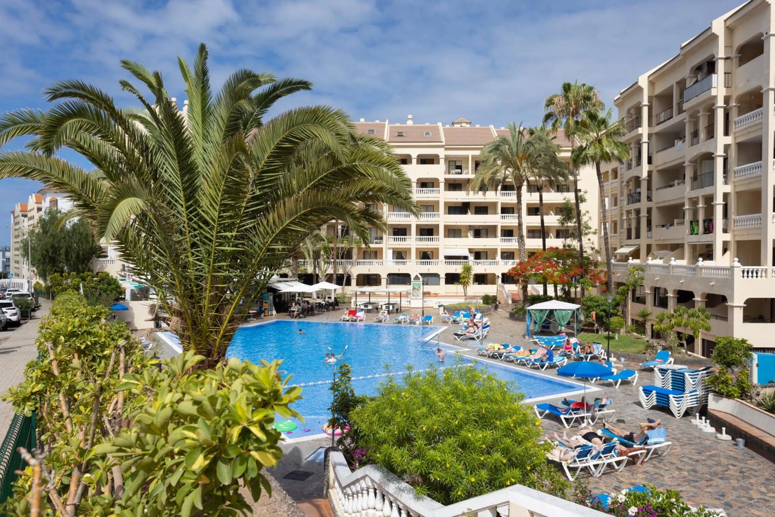 Swimming pool in Castle Harbour