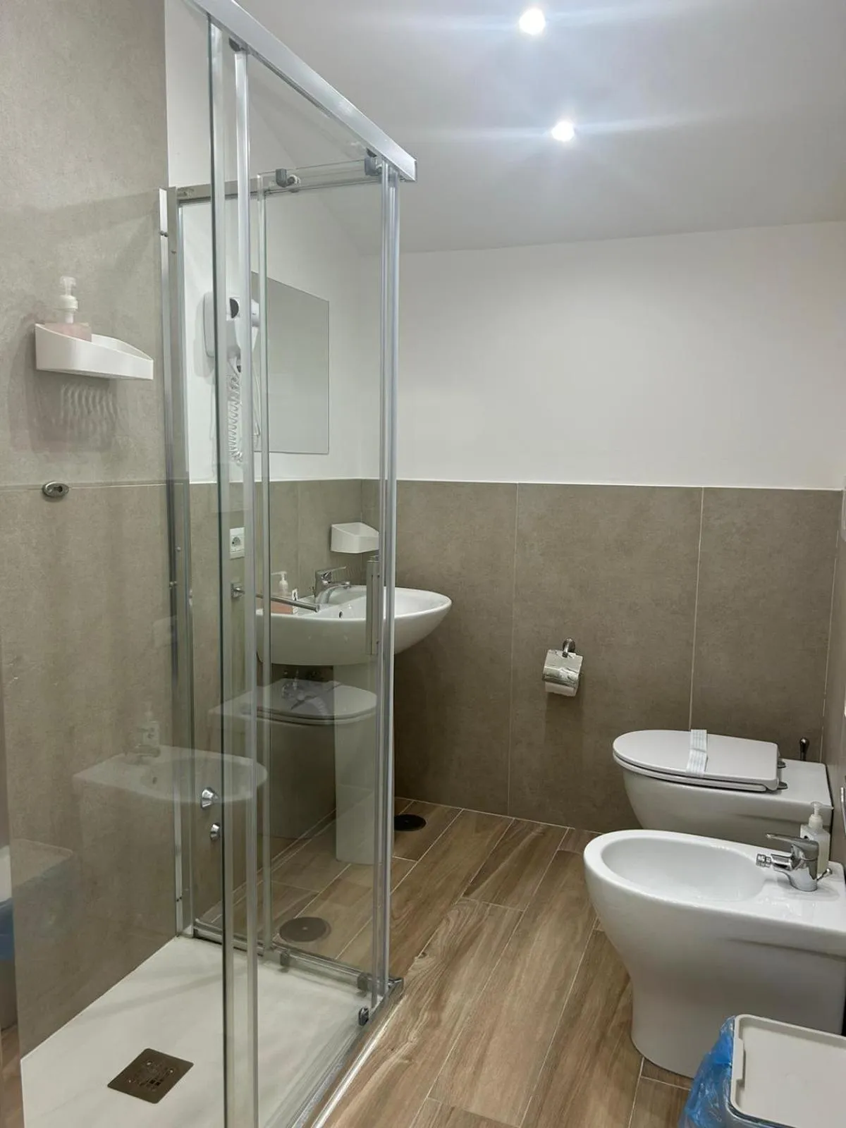 Shower in GIULY SUITES & ROOMS