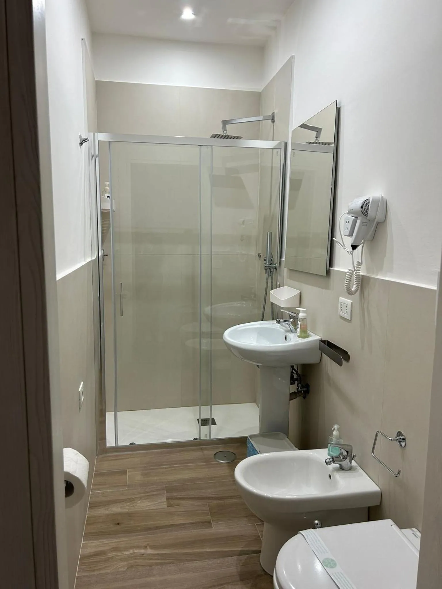 Shower in GIULY SUITES & ROOMS