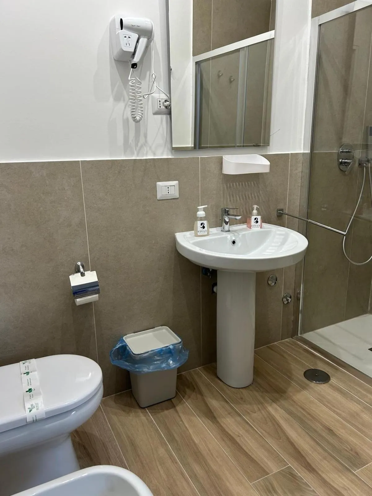 Shower in GIULY SUITES & ROOMS