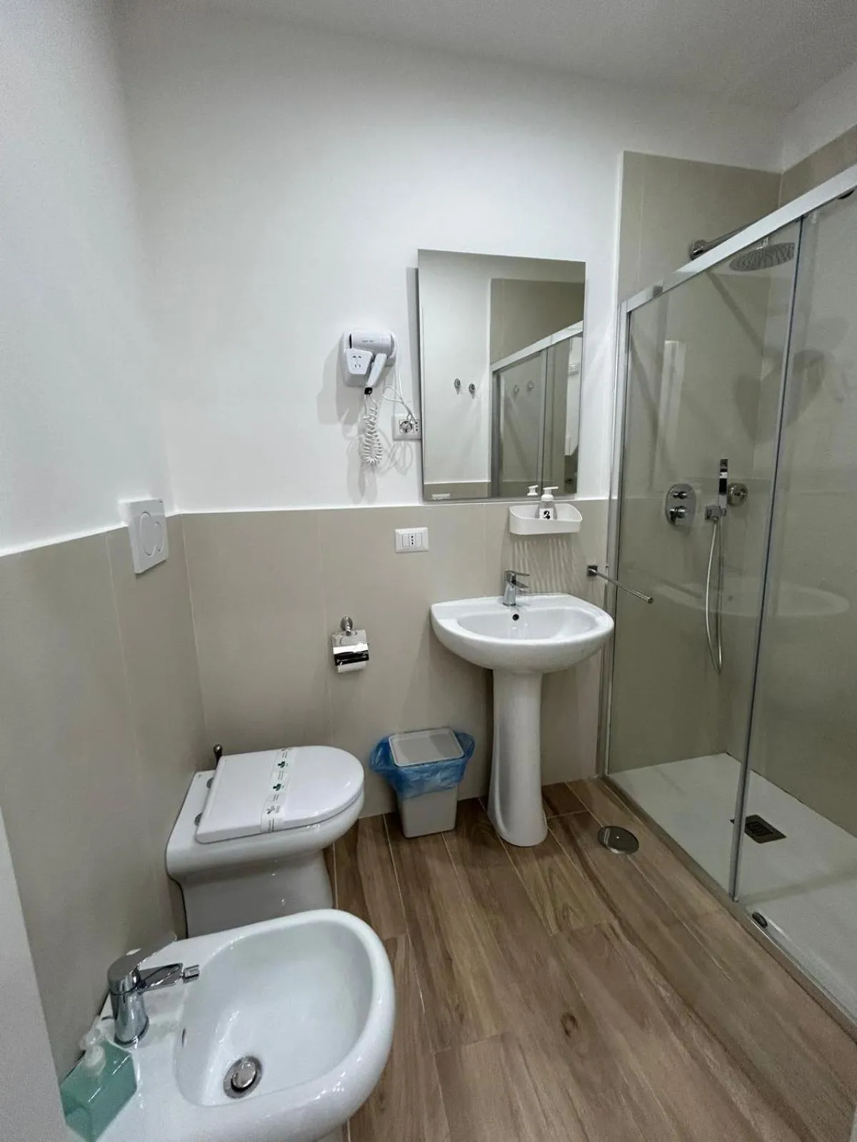 Shower in GIULY SUITES & ROOMS