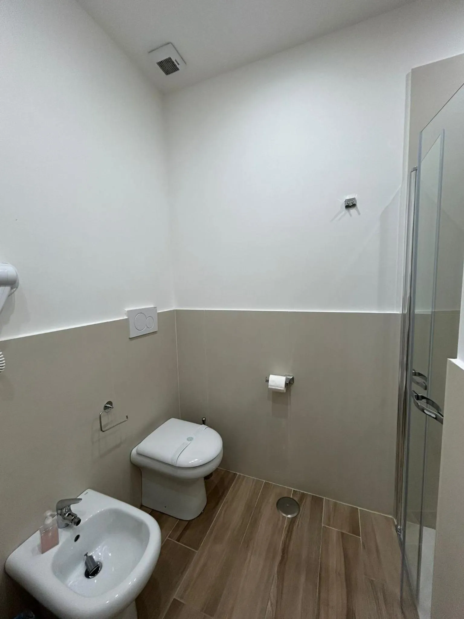 Shower in GIULY SUITES & ROOMS