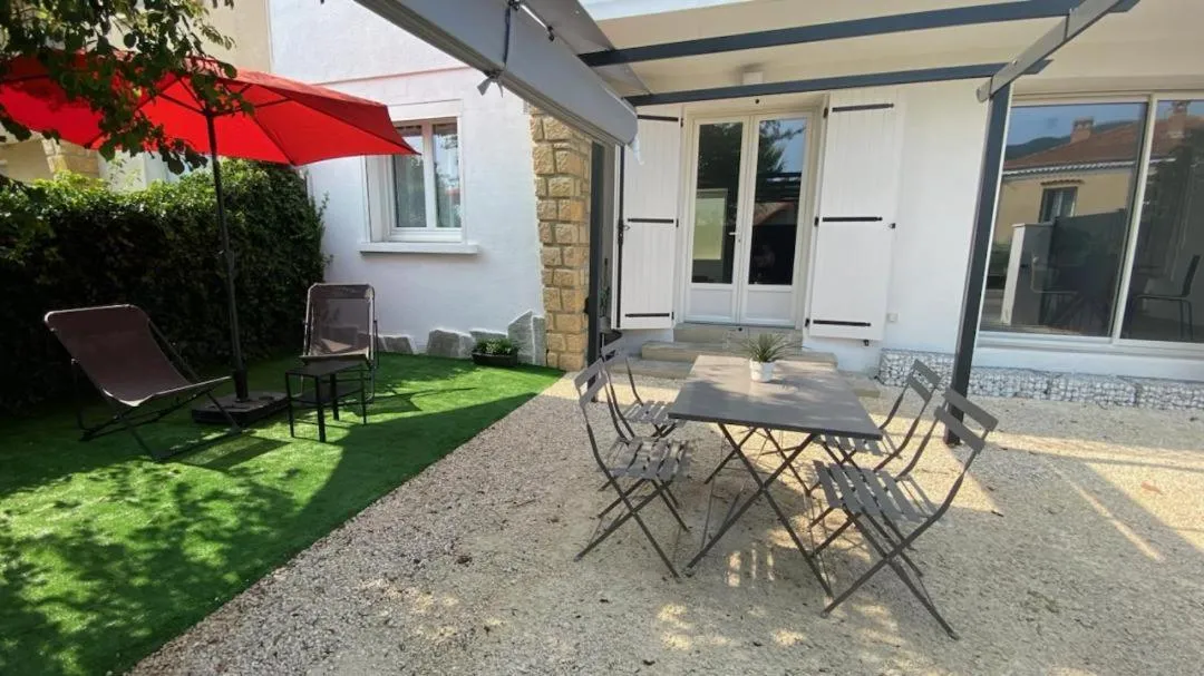 La perle de provence, appartement neuf en rez de Jardin clos, au calme, clim, salle d'eau dans chaque chambre, à 900m du centre de Nyons