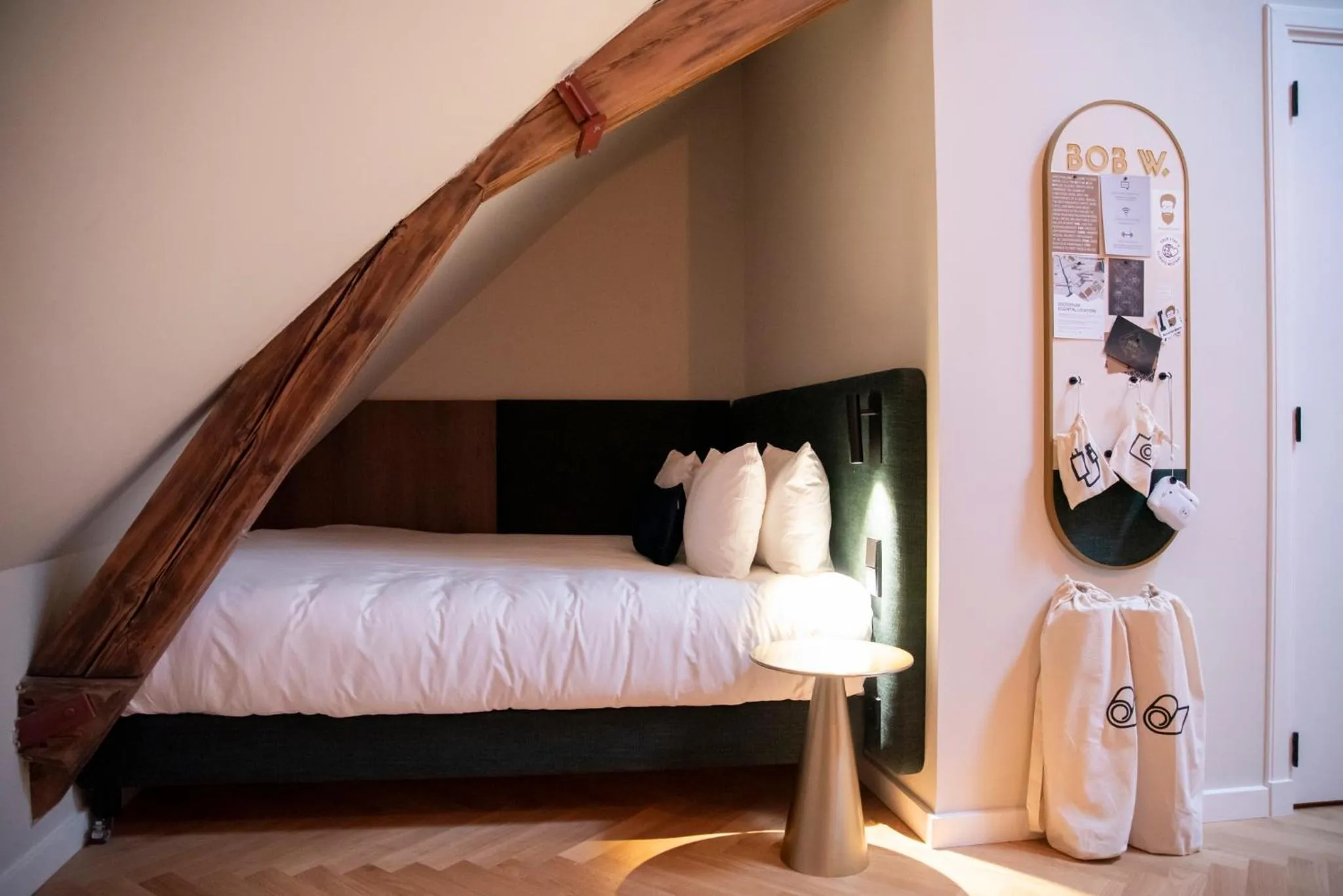 Bed in Bob W Oosterpark