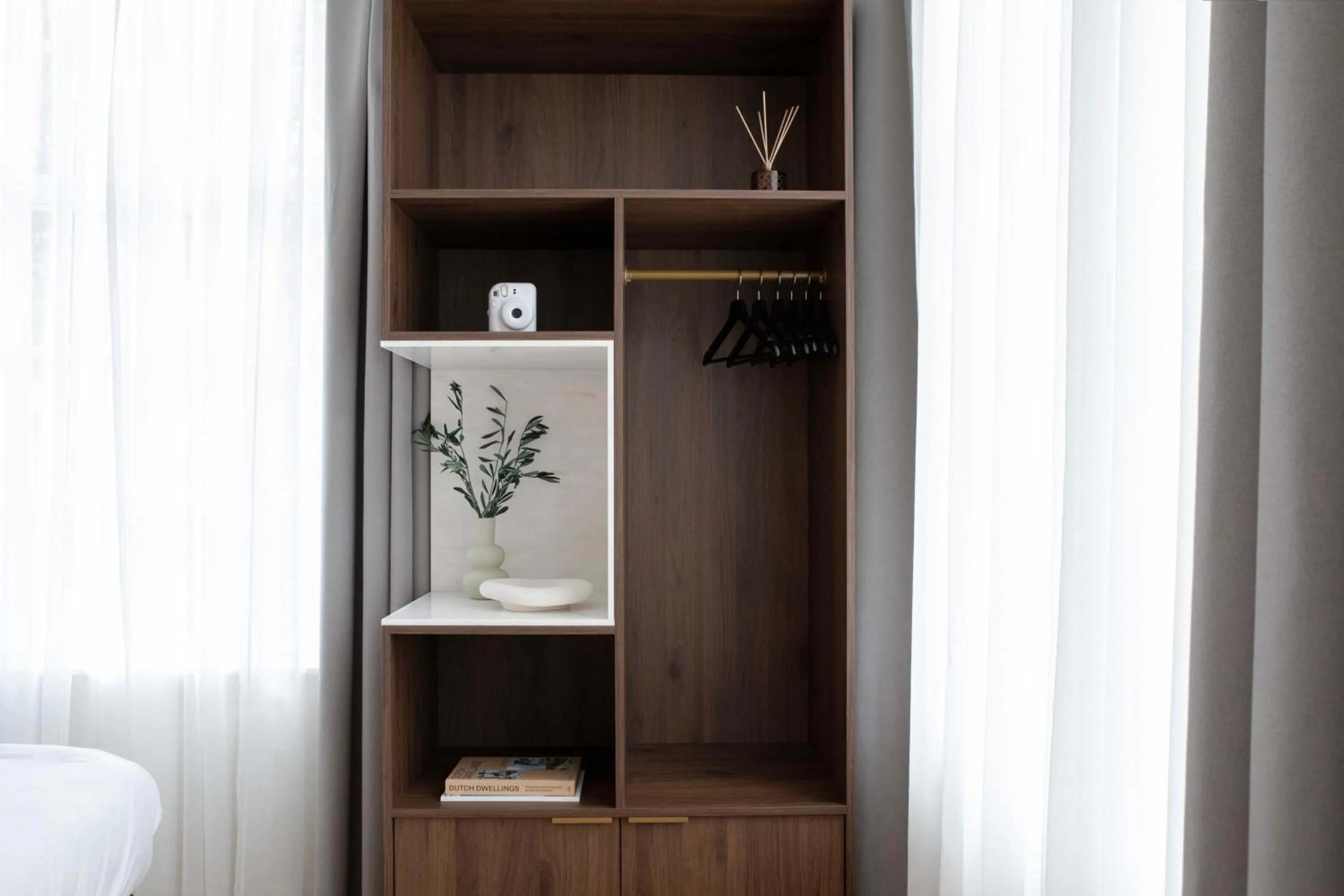 wardrobe in Bob W Oosterpark