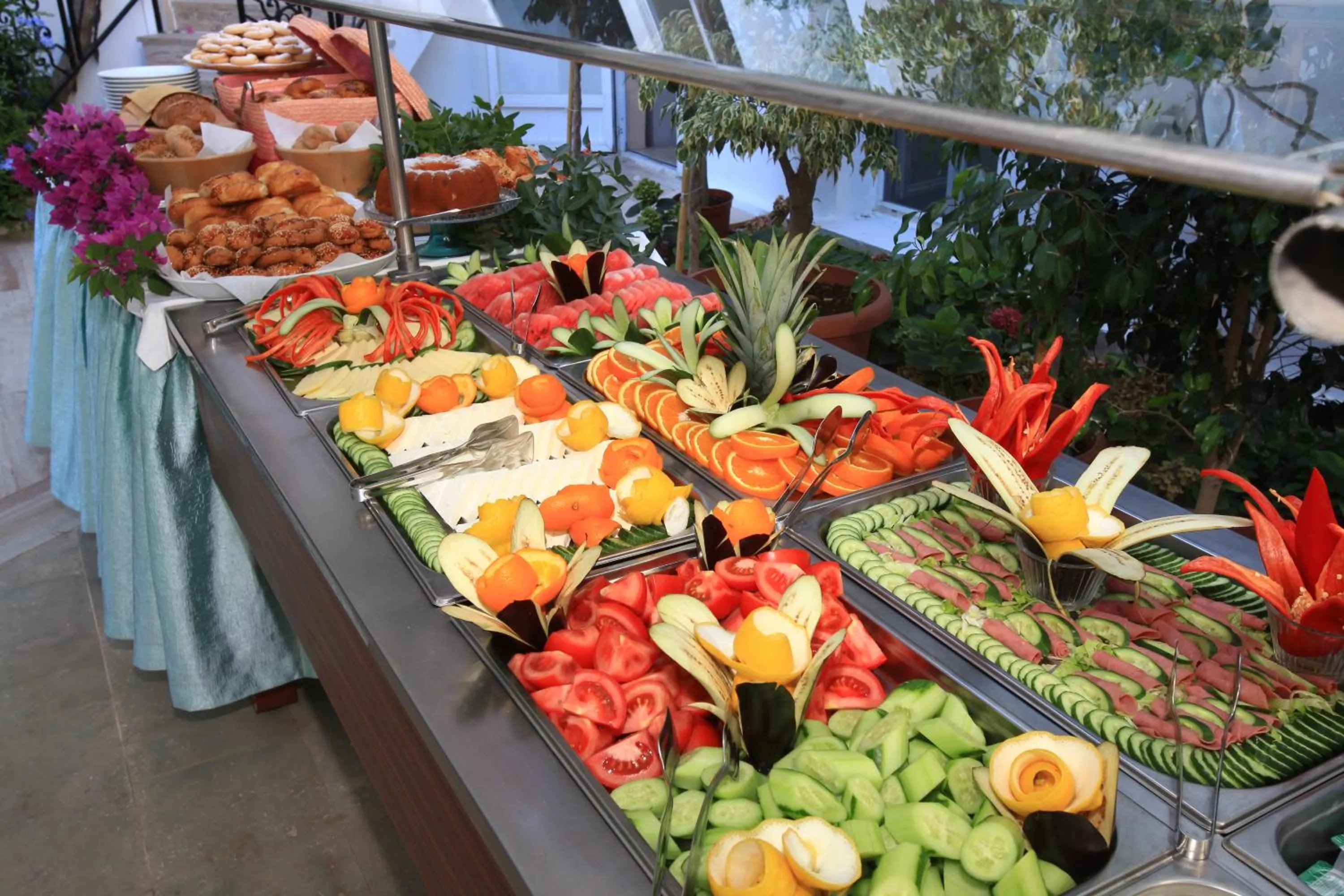 Buffet breakfast in Catamaran Hotel