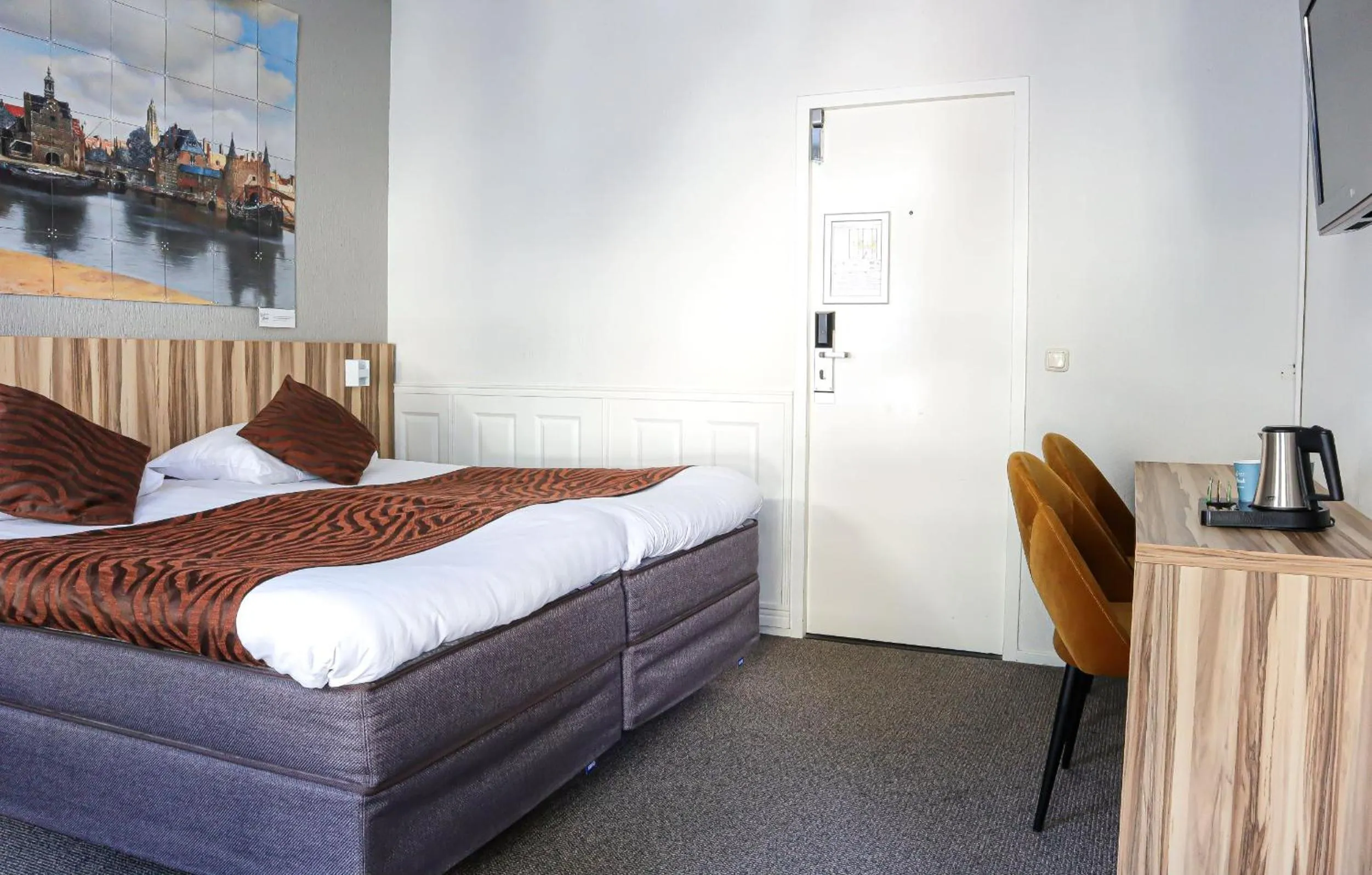 Shower, Bed in Hotel Asterisk, a family run hotel