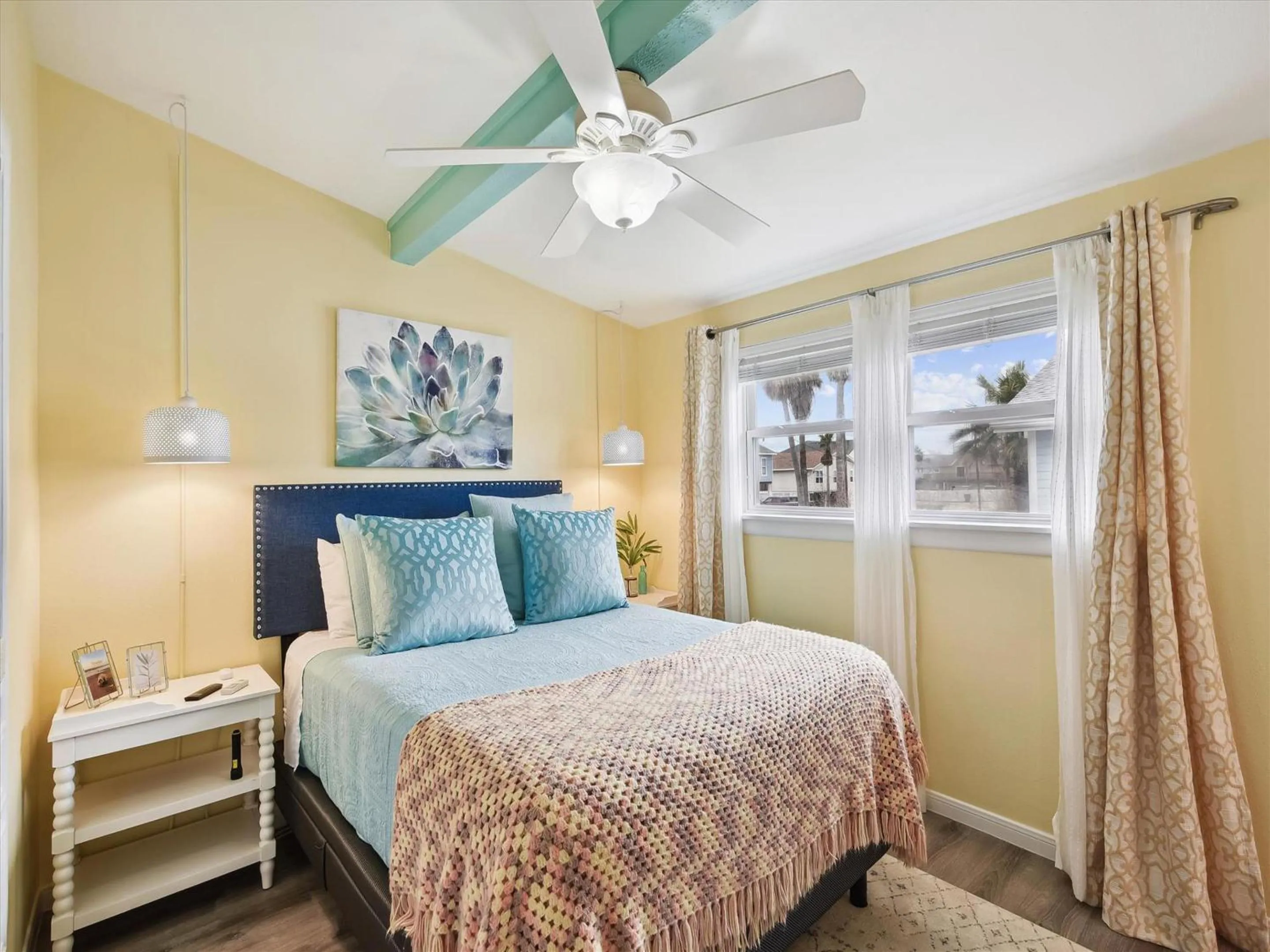 Property building, Bed in All Day Bay Dream