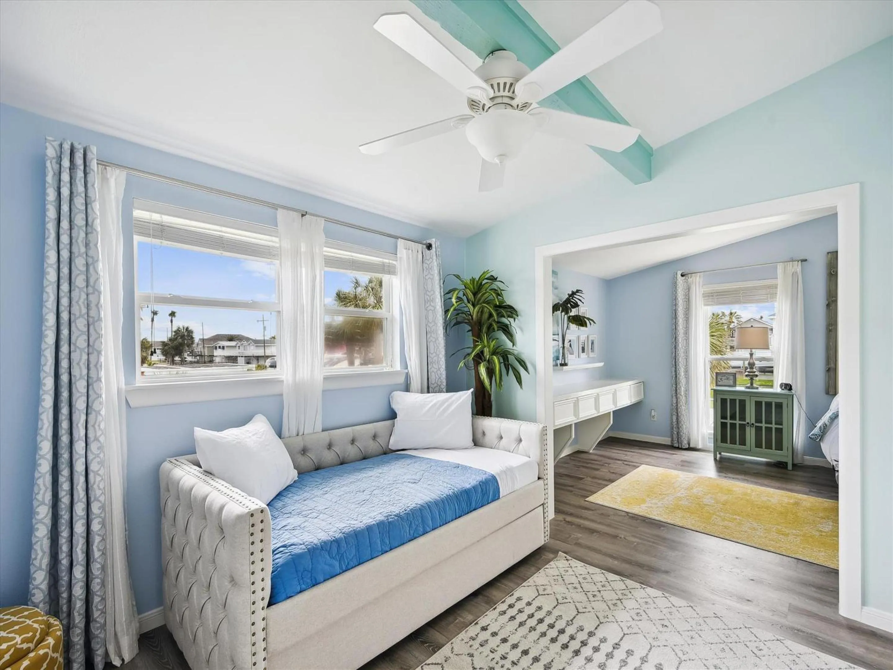 Property building, Bed in All Day Bay Dream