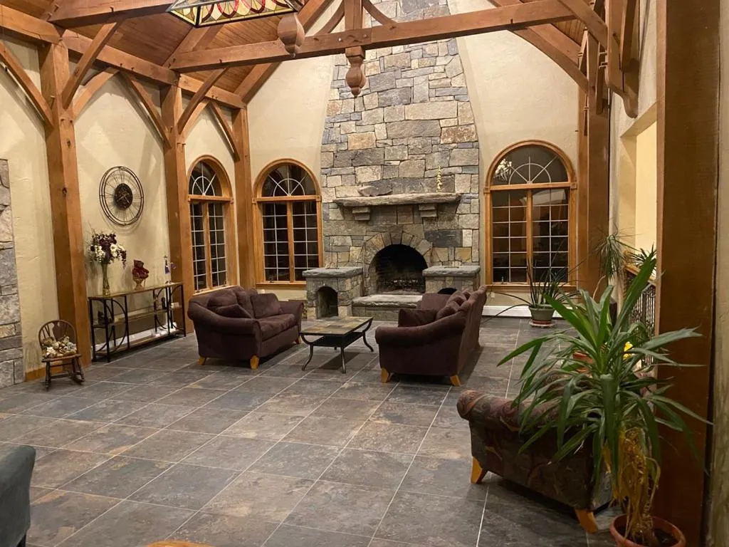 Living room in Chestnuthill Countryside Manor