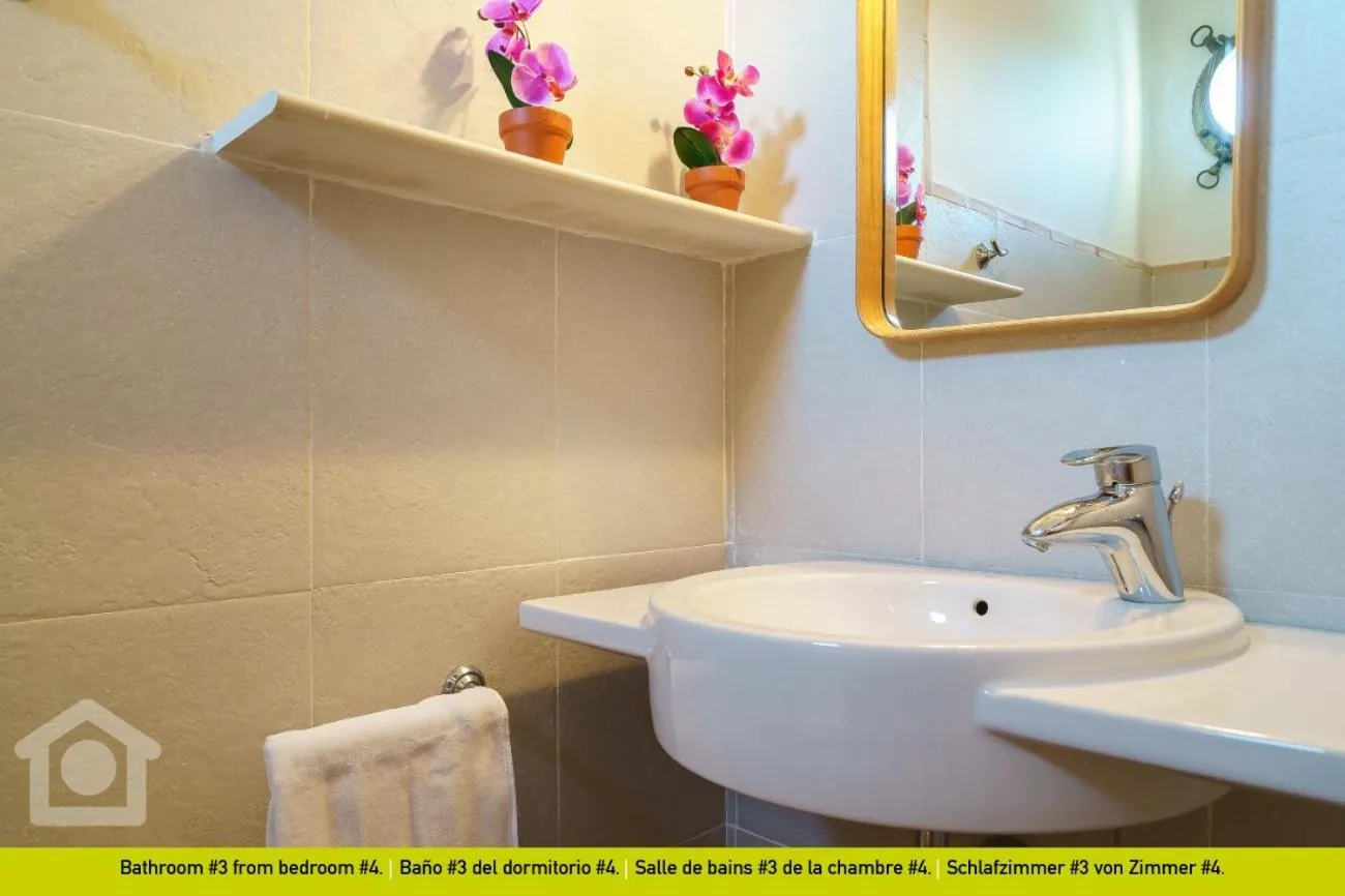 Bathroom in SolHabitat Villa La Andana