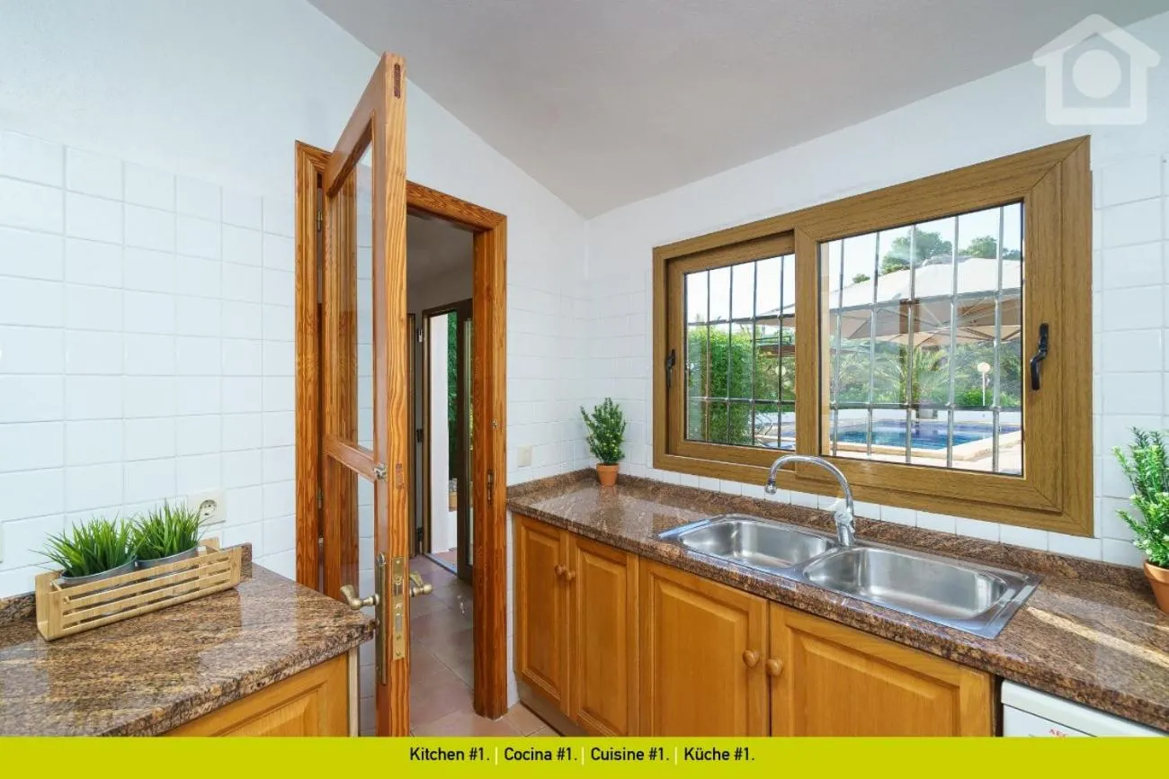 Kitchen or kitchenette in SolHabitat Villa La Andana