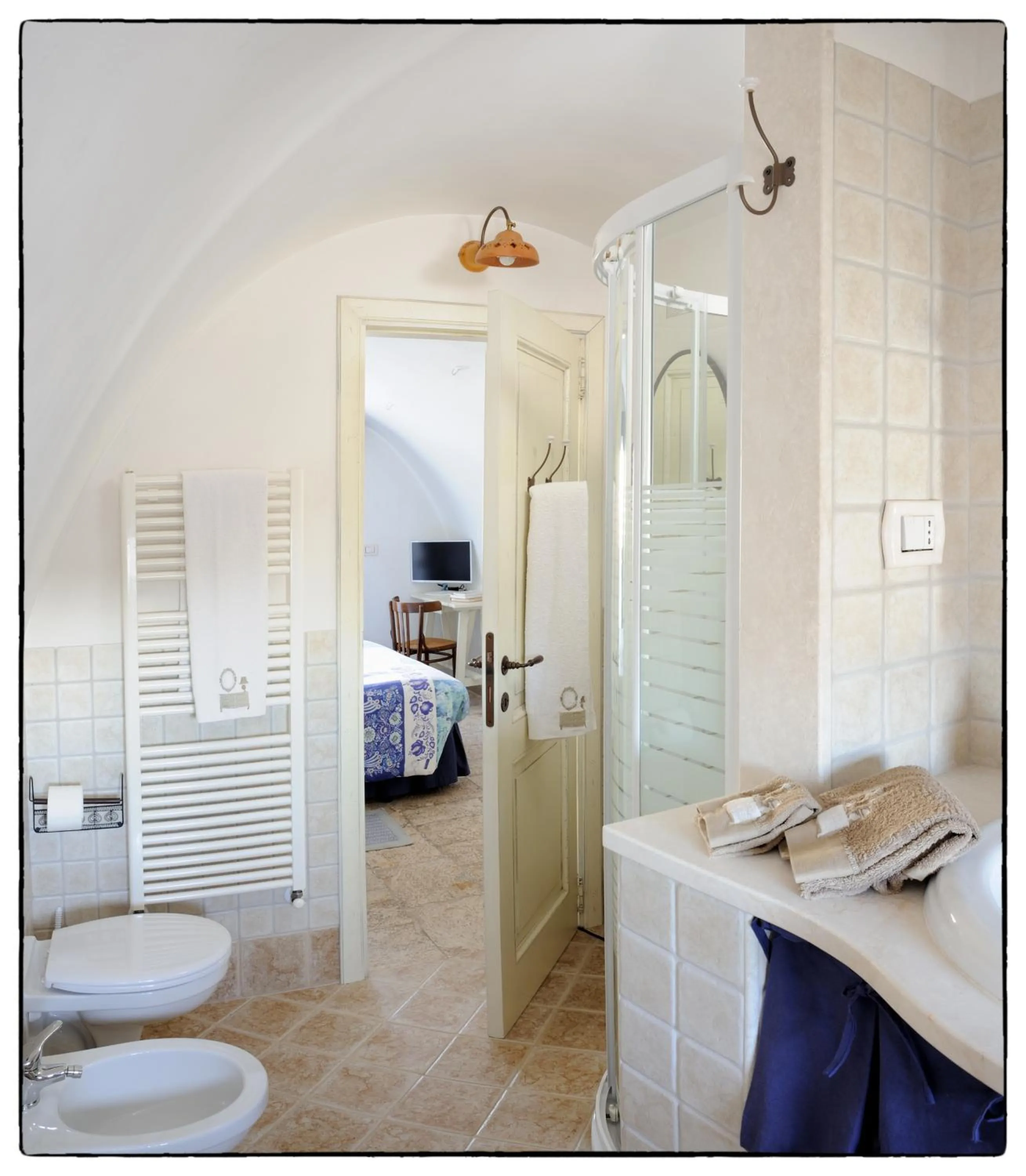 Bathroom, Bed in Santo Stefano