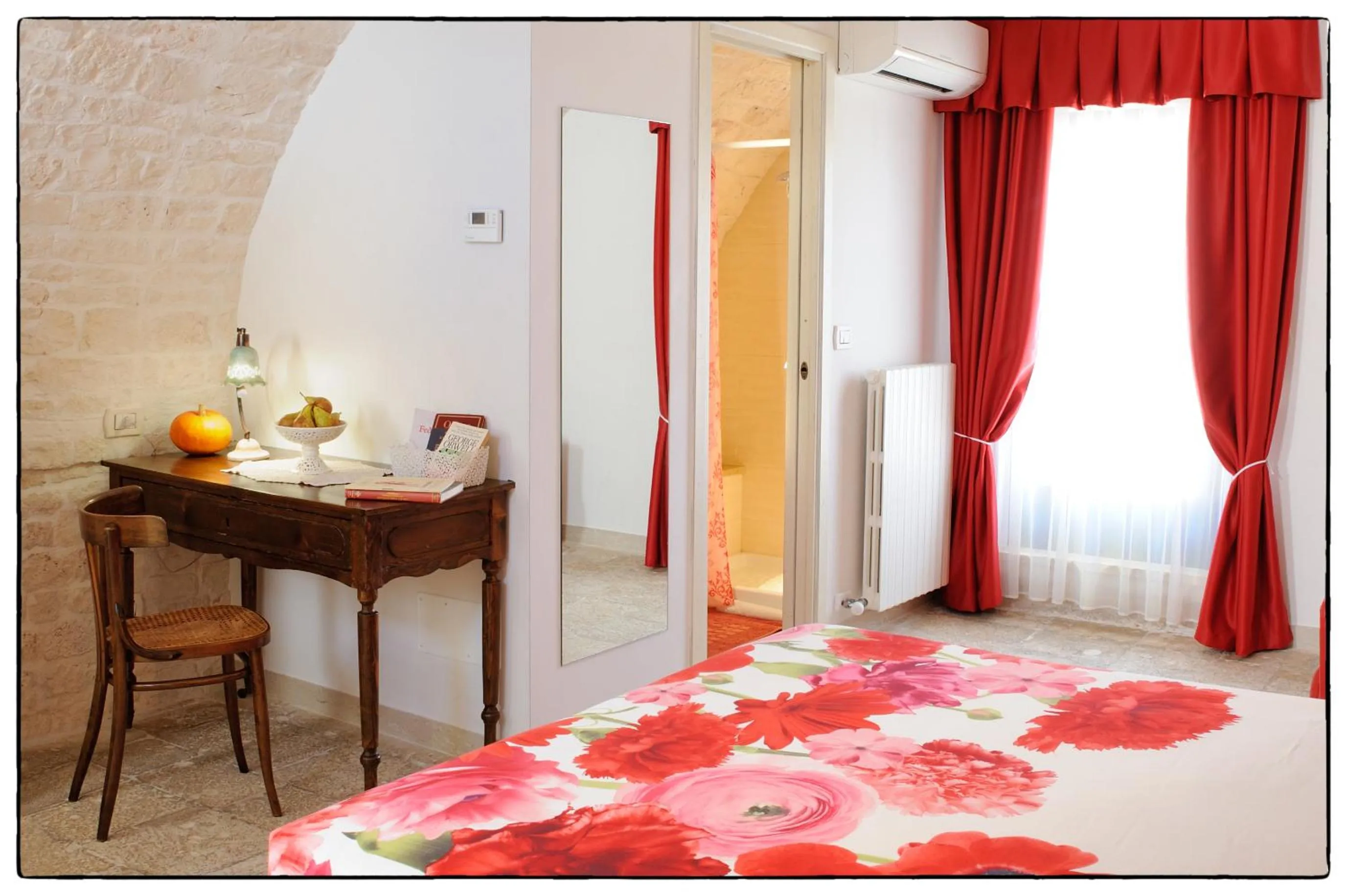 Bedroom, Bed in Santo Stefano