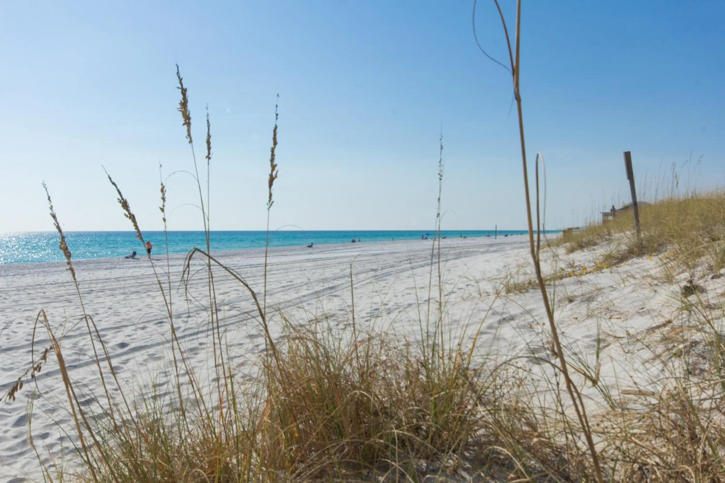 Beach in 3BD, 2BA Home! Family Friendly! Close to Beach! HOT TUB!