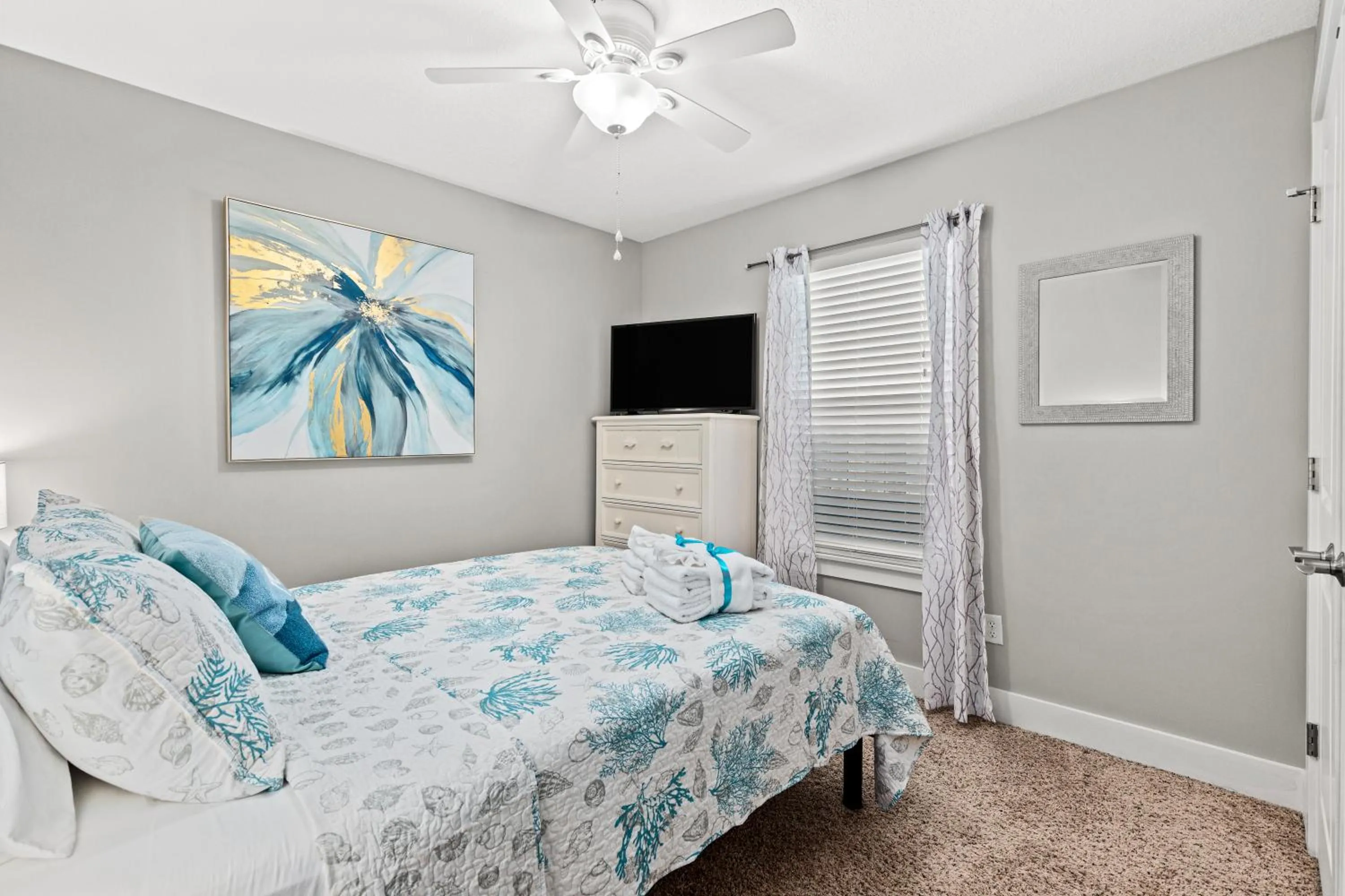 Bed in 3BD, 2BA Home! Family Friendly! Close to Beach! HOT TUB!