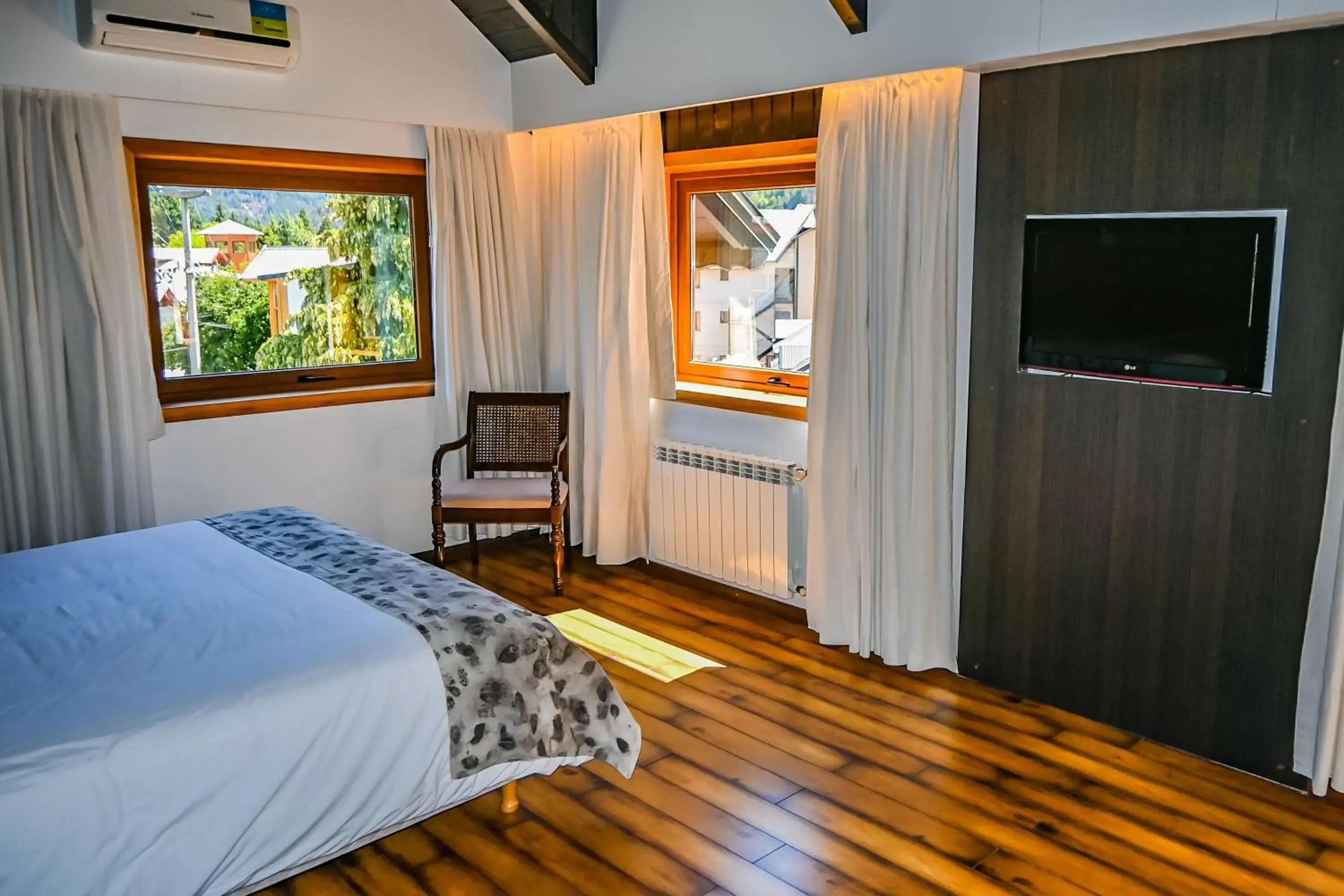 Garden view, Bed in Hotel & Spa La Cheminée Garden view, Bed in Hotel & Spa La Cheminée