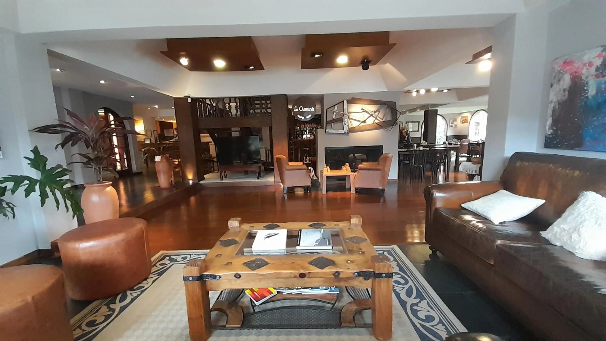 Communal lounge/ TV room in Hotel & Spa La Cheminée