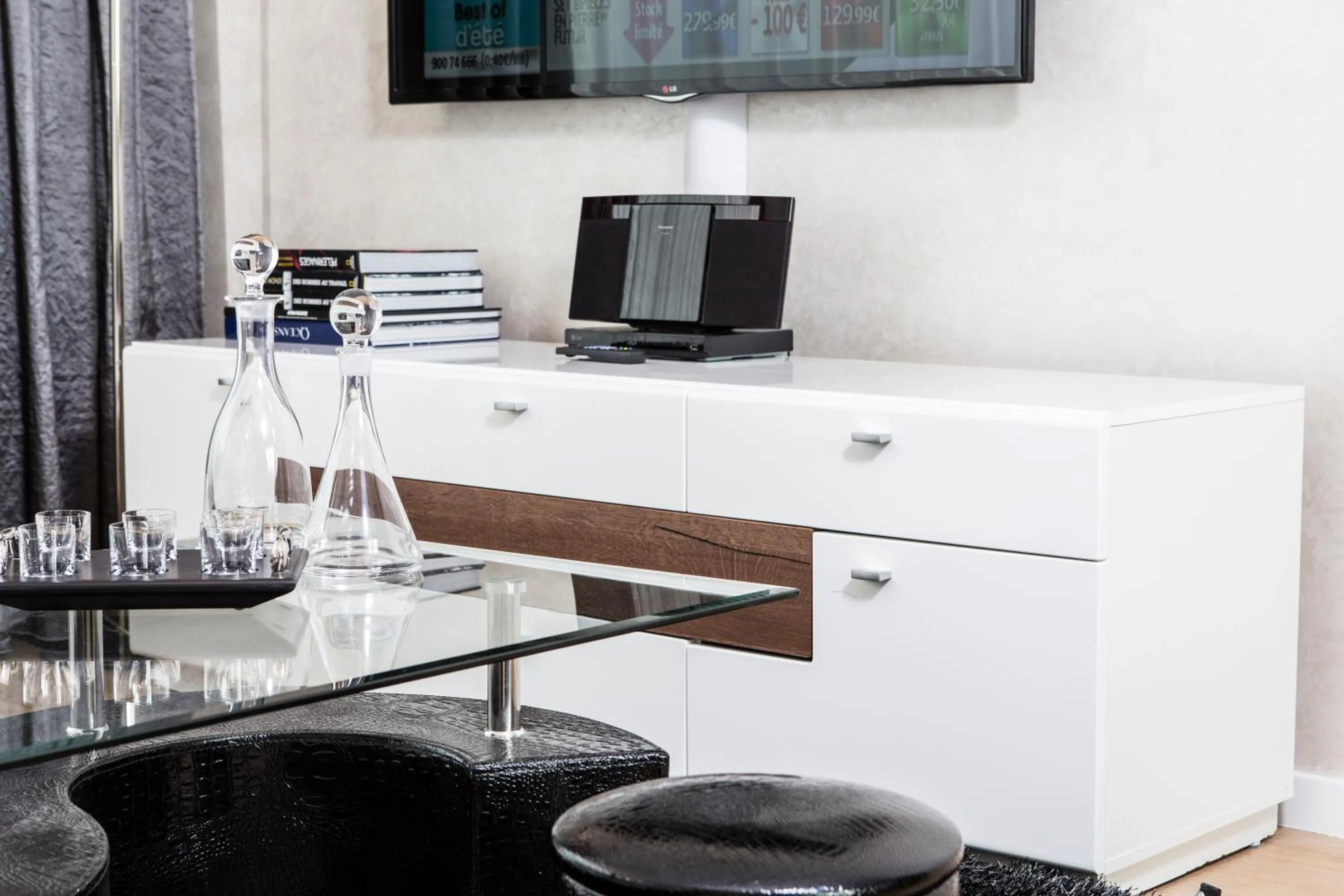 TV and multimedia in The Queen Luxury Apartments - Villa Marilyn