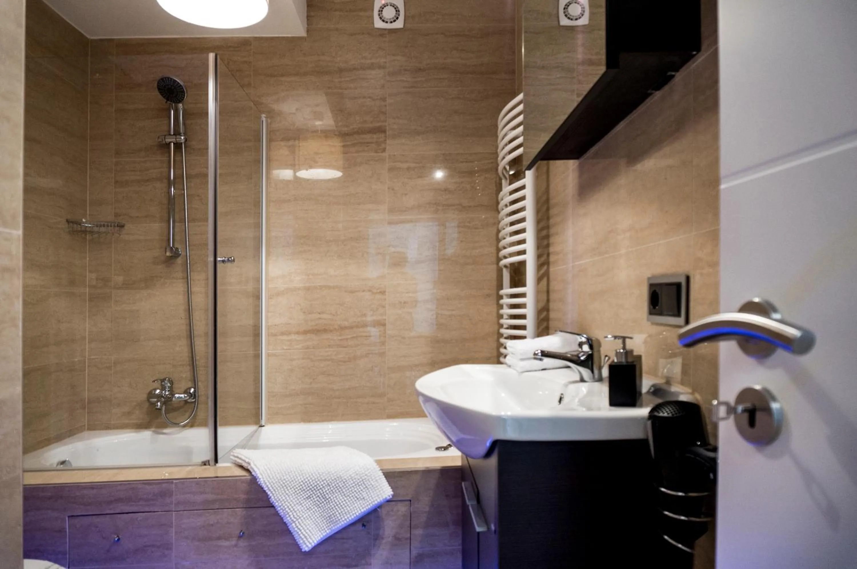 Bathroom in The Queen Luxury Apartments - Villa Marilyn