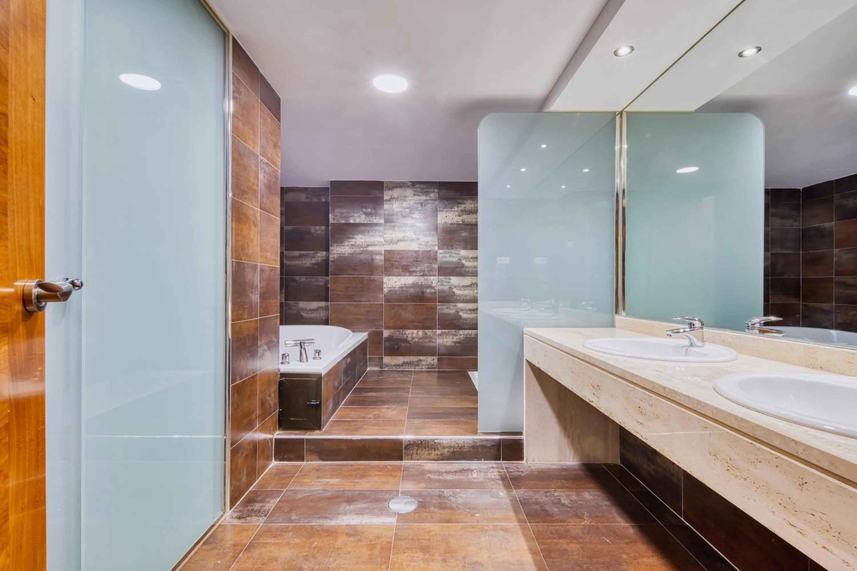 Shower in Checkin Madrid Móstoles