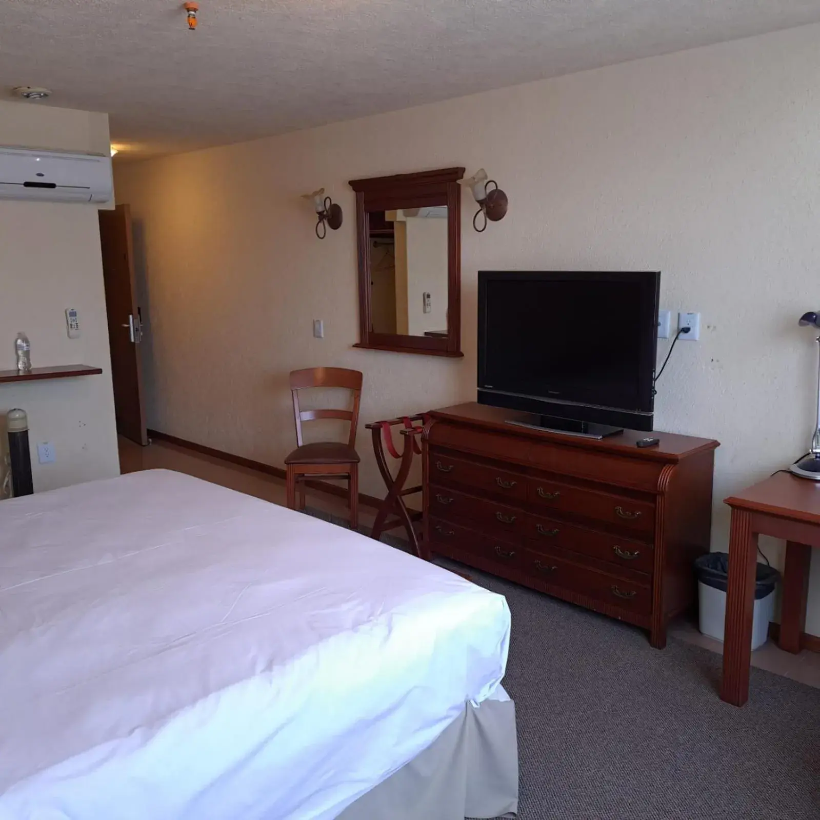 Bedroom, Bed in Howard Johnson by Wyndham Toluca Bedroom, Bed in Howard Johnson by Wyndham Toluca