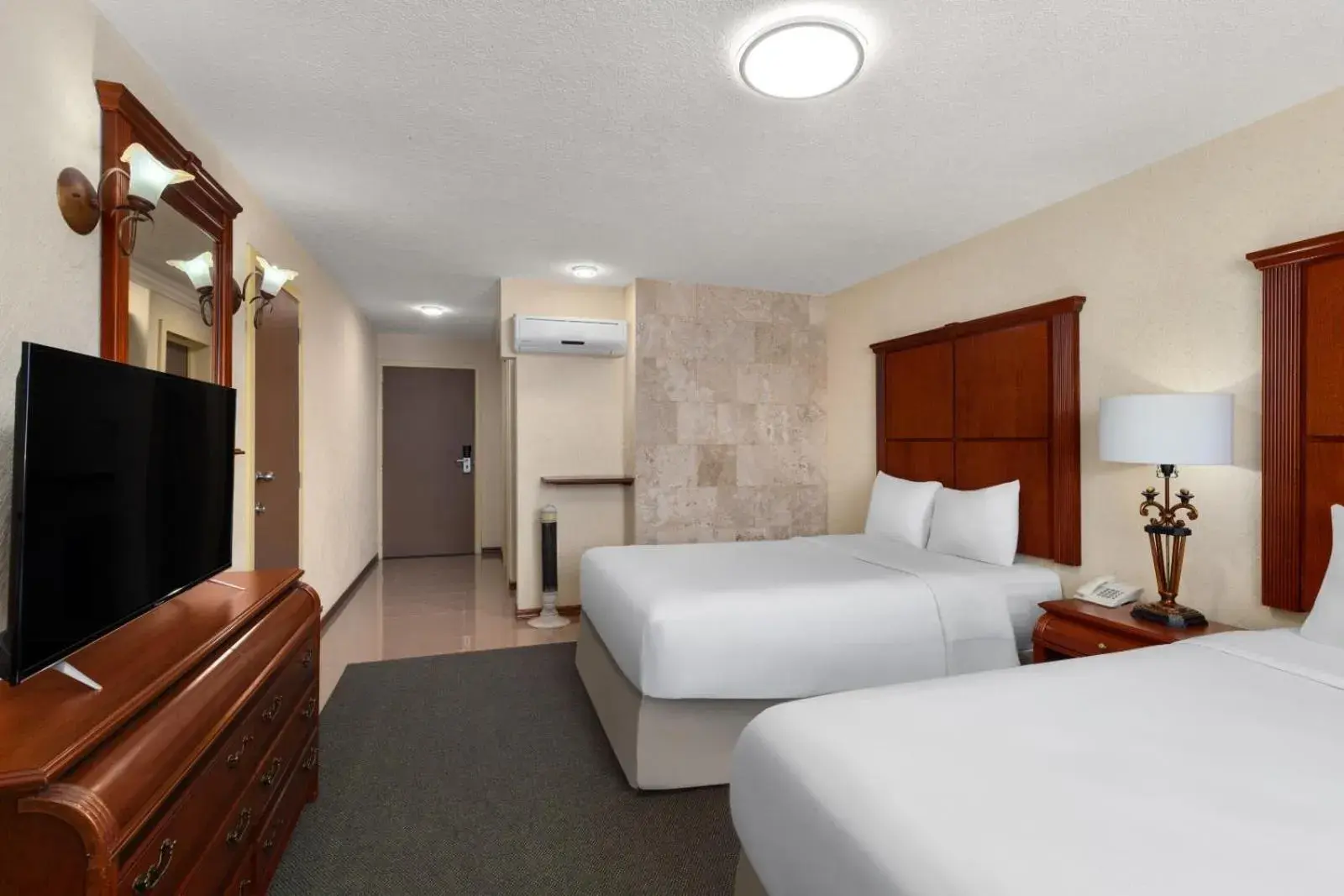 Standard Room with Two Queen Beds, Non-Smoking in Howard Johnson by Wyndham Toluca Standard Room with Two Queen Beds, Non-Smoking in Howard Johnson by Wyndham Toluca