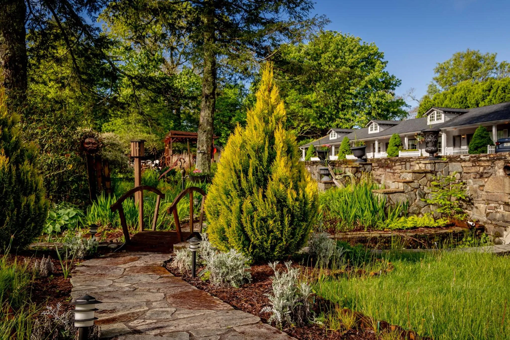 Garden in Azalea Garden Inn