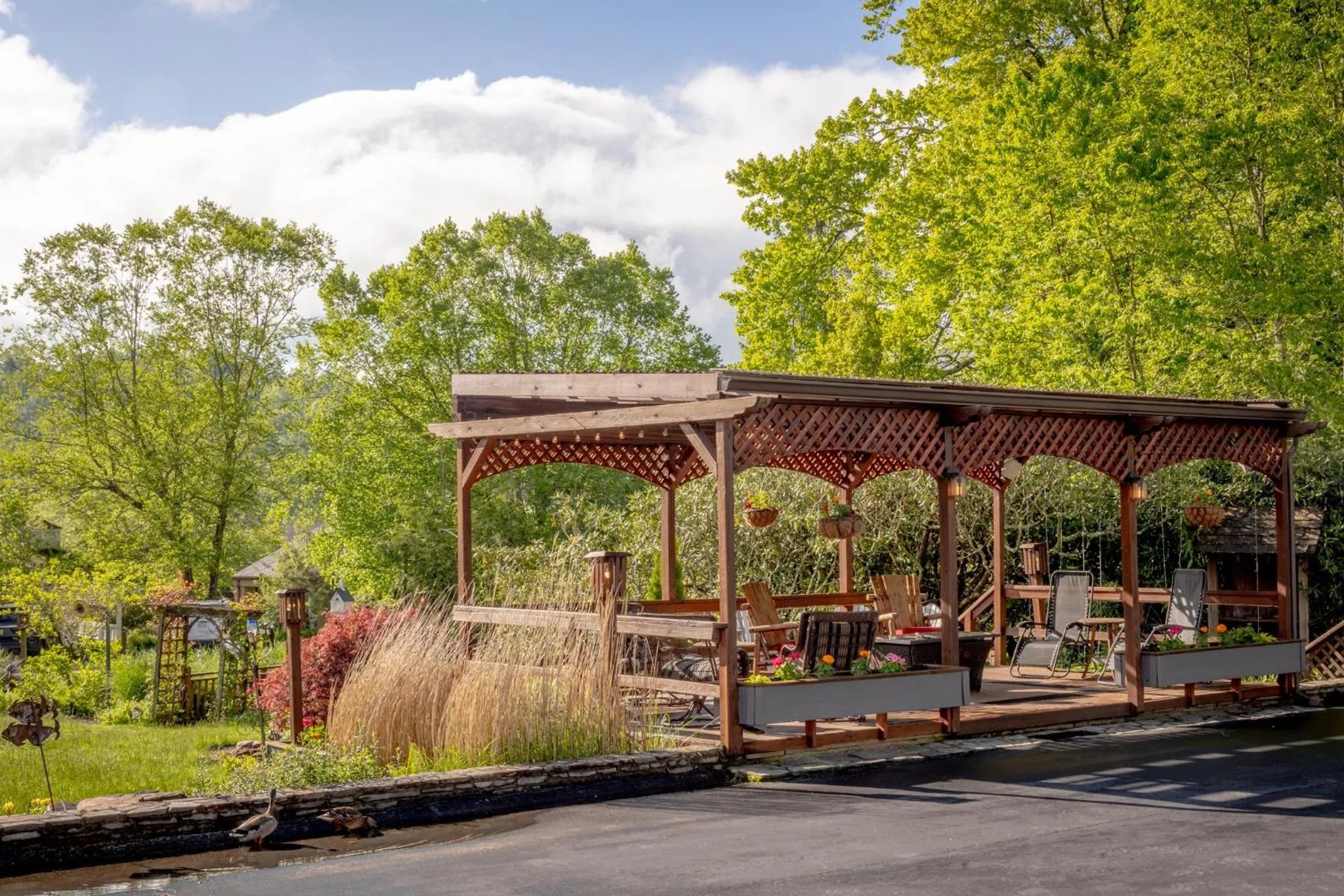 Patio in Azalea Garden Inn