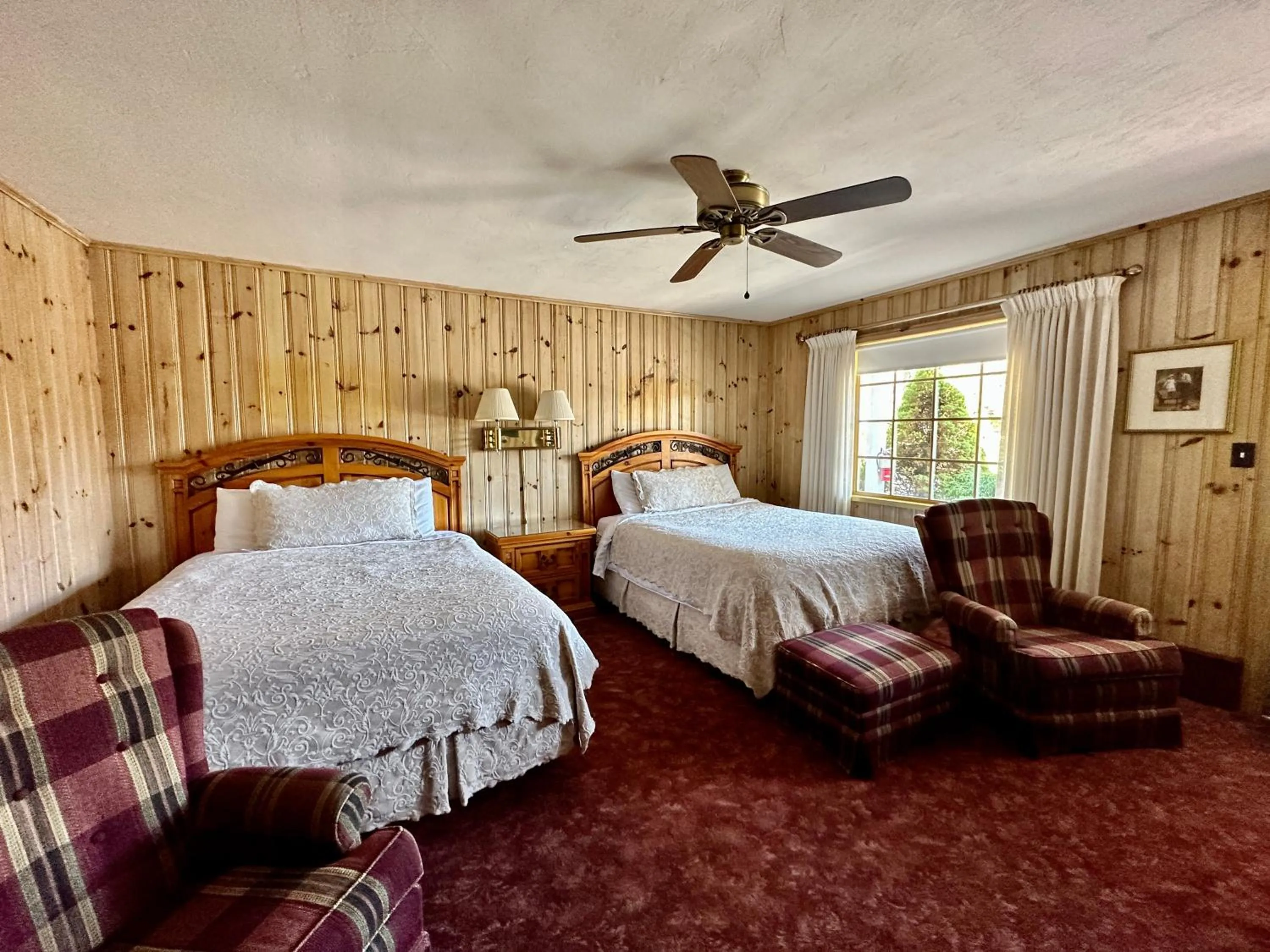 Bed in Azalea Garden Inn