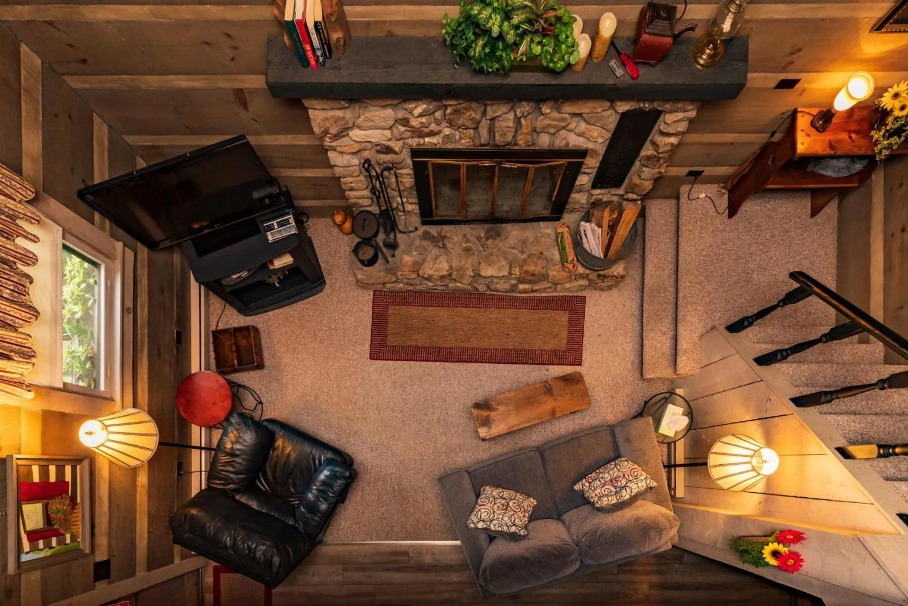 Living room in Azalea Garden Inn